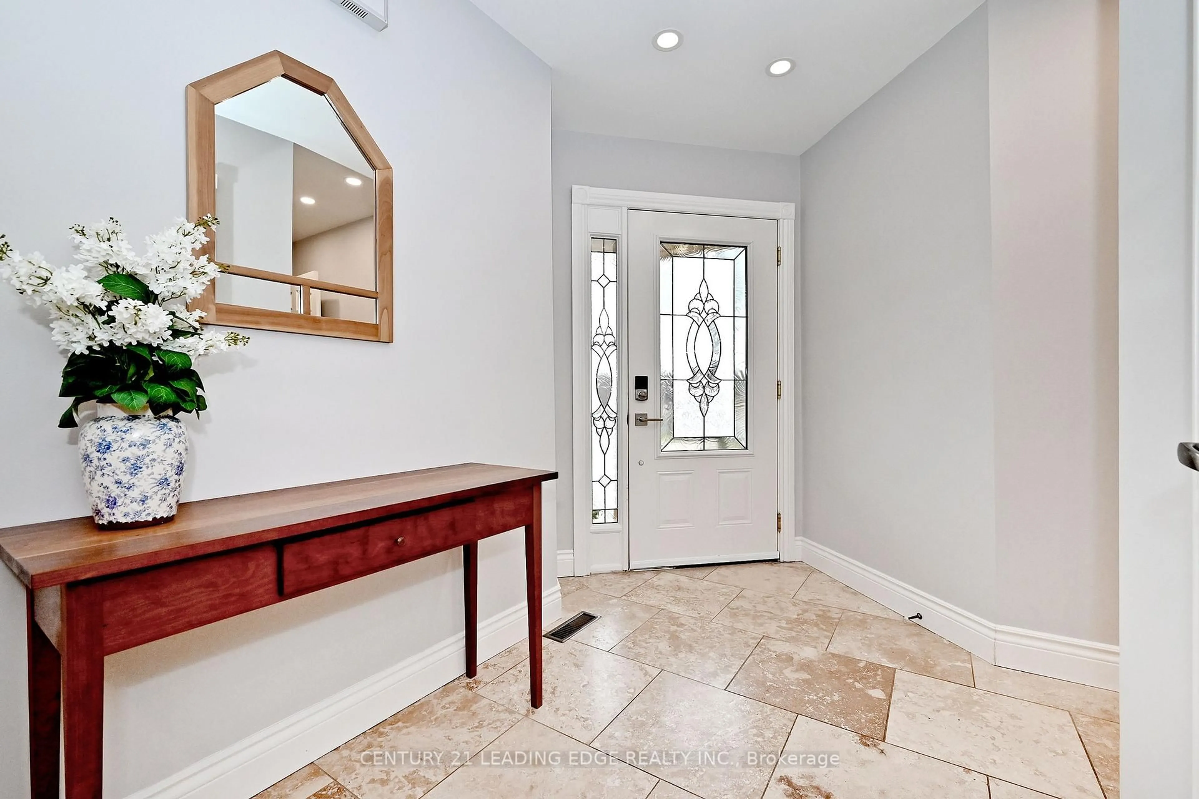 Indoor entryway for 19 Berkeley Crt, Markham Ontario L3R 6M4