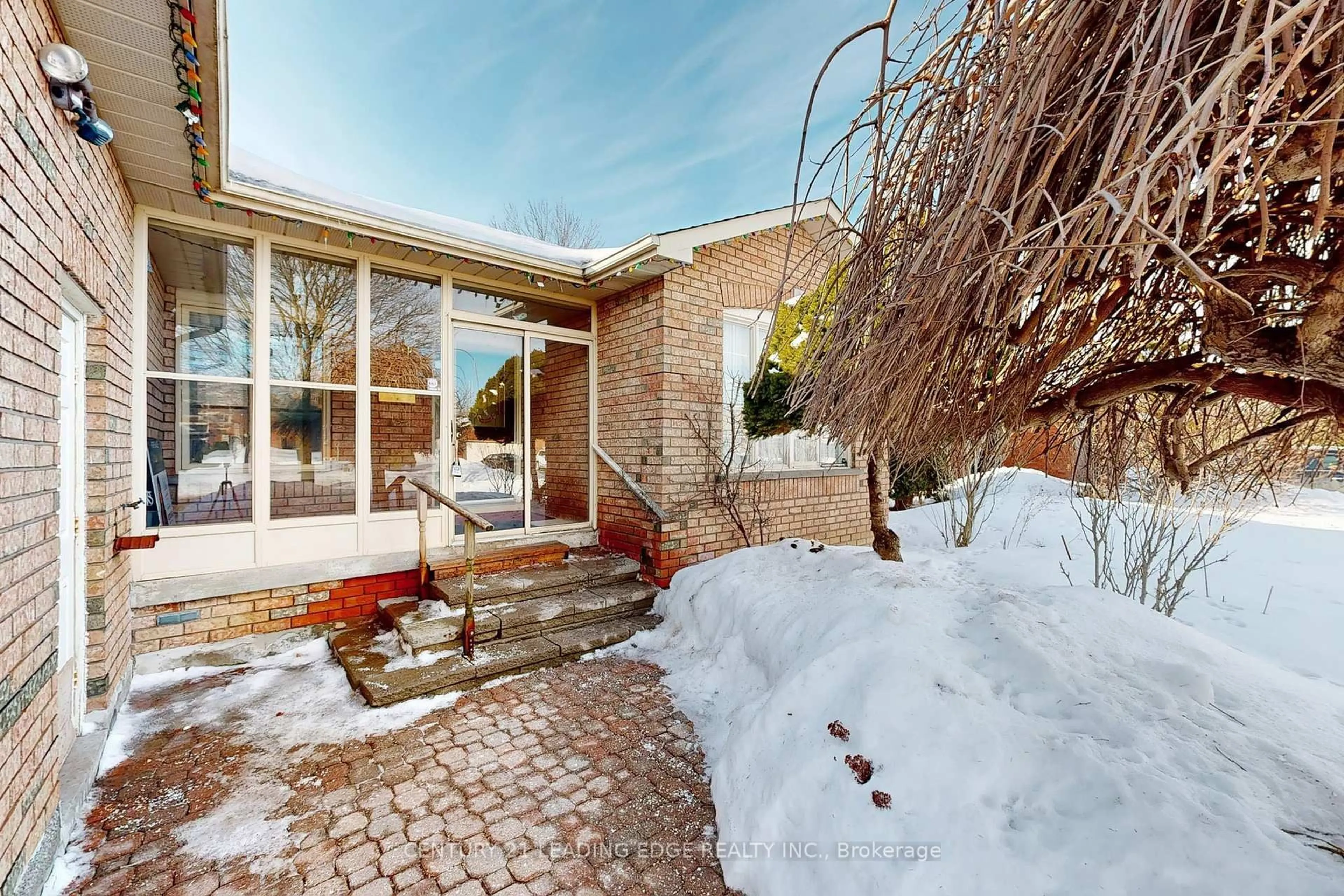 Patio, street for 9 COATES Cres, Richmond Hill Ontario L4E 2M3