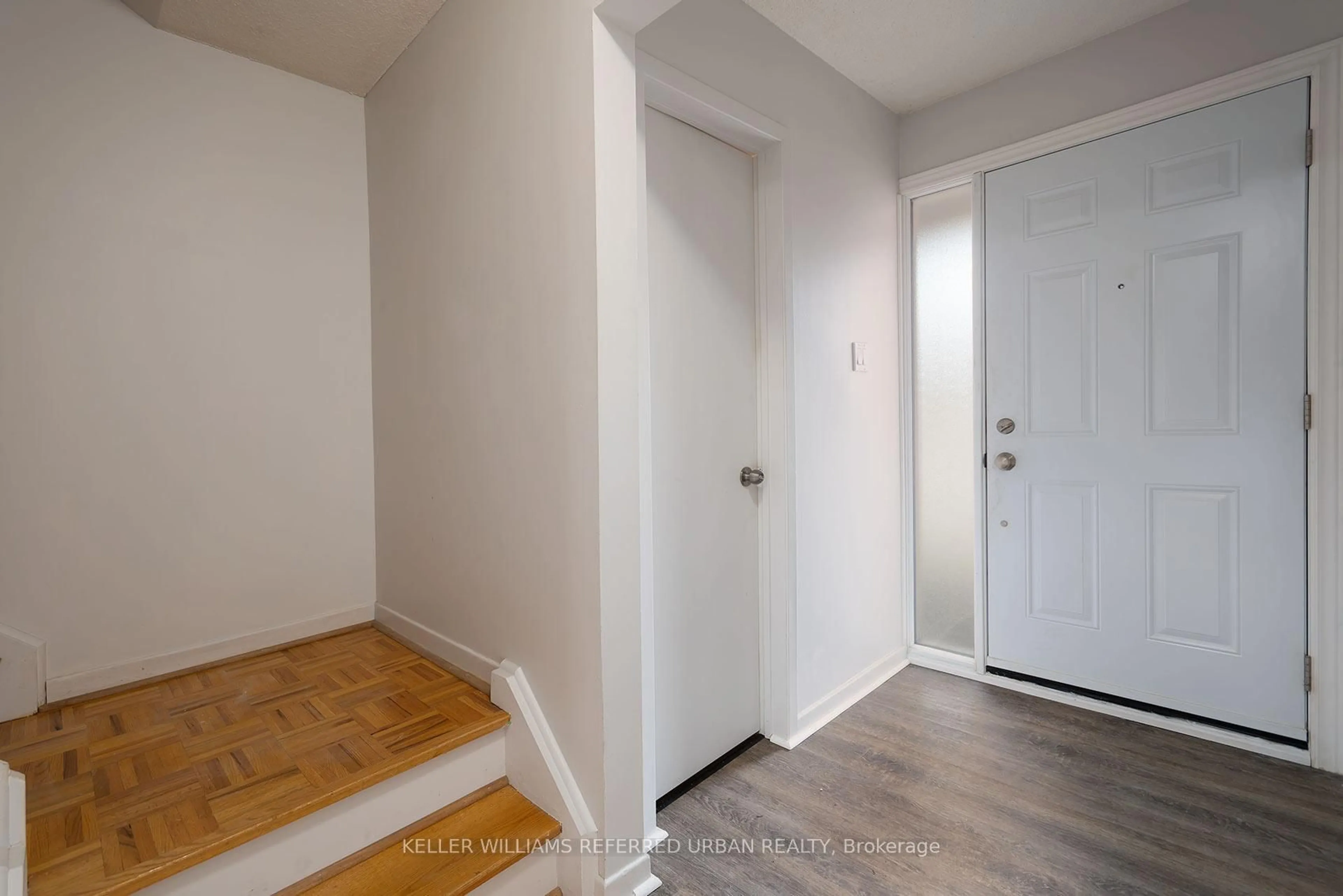 Indoor entryway for 11 Plaisance Rd #37, Richmond Hill Ontario L4C 5H1