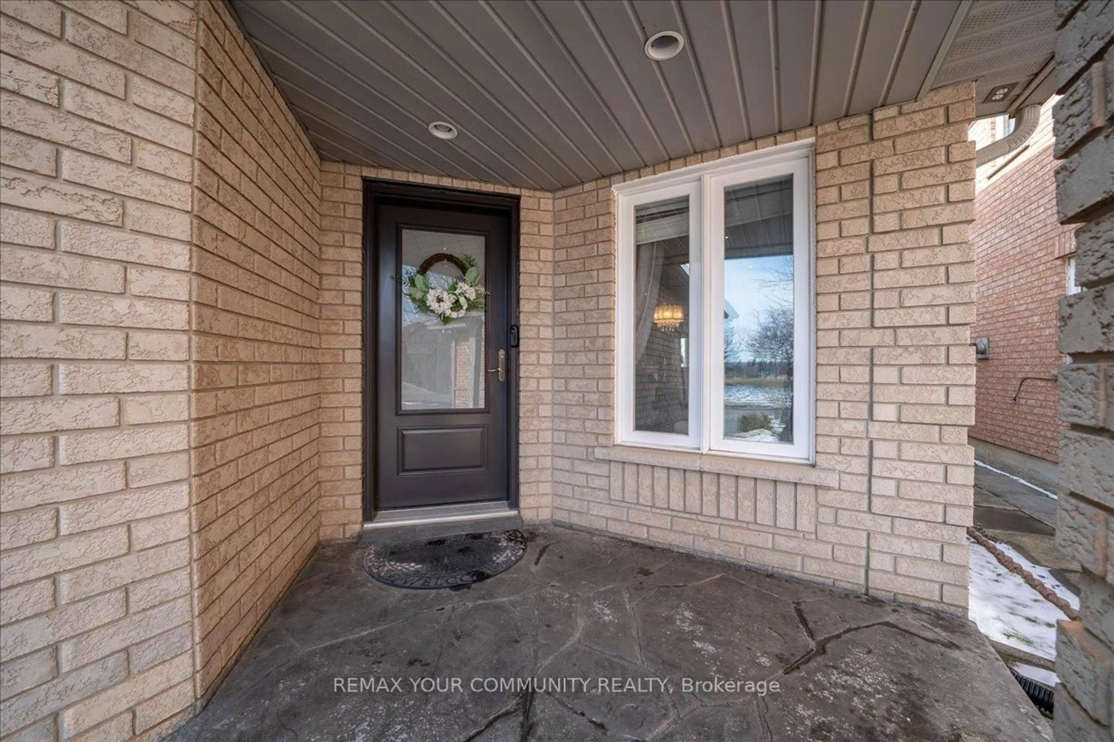Indoor entryway for 130 Princeton Gate, Vaughan Ontario L6A 2S7