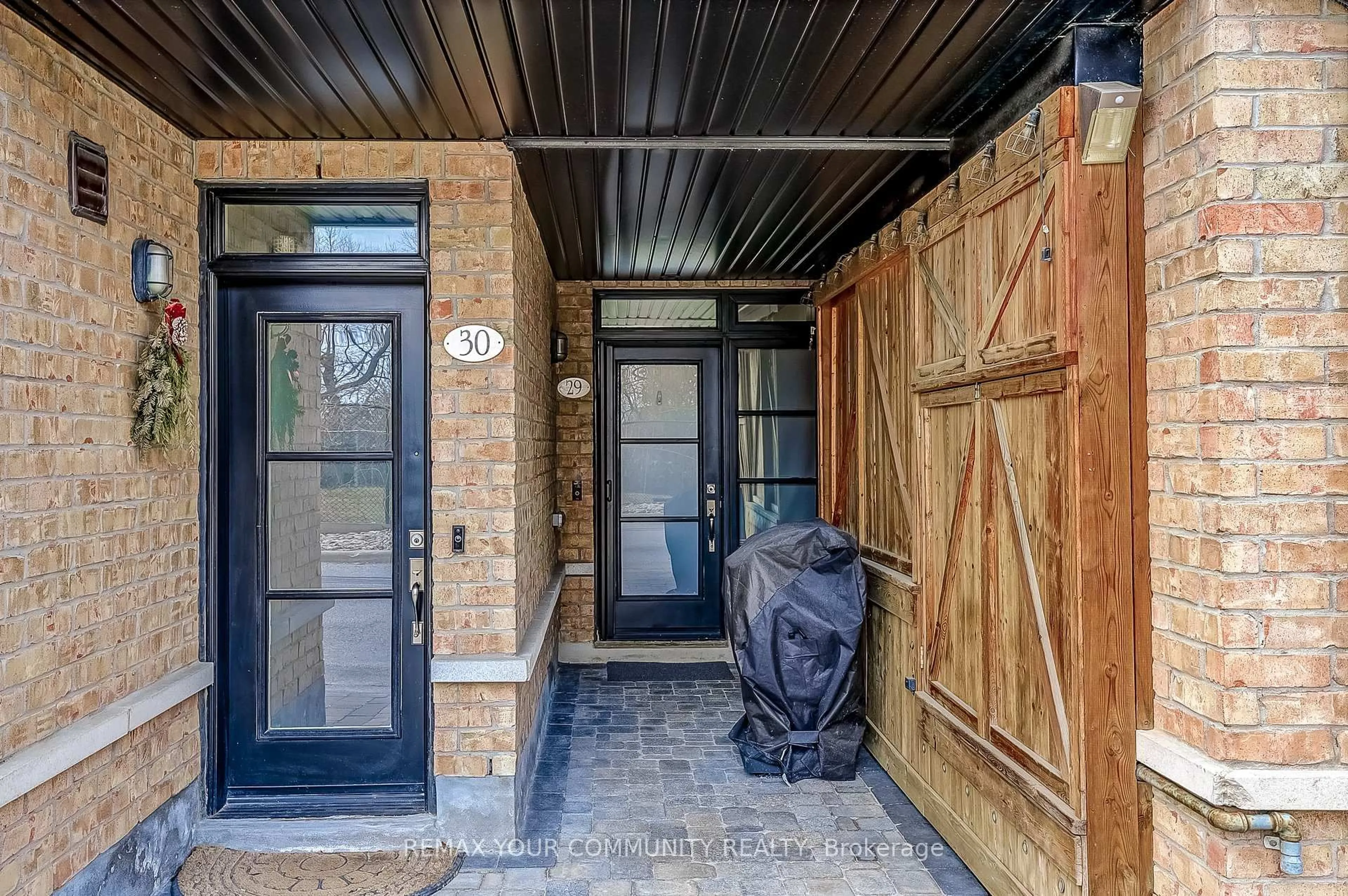 Indoor entryway for 8169 Kipling Ave #29, Vaughan Ontario L4L 0G4