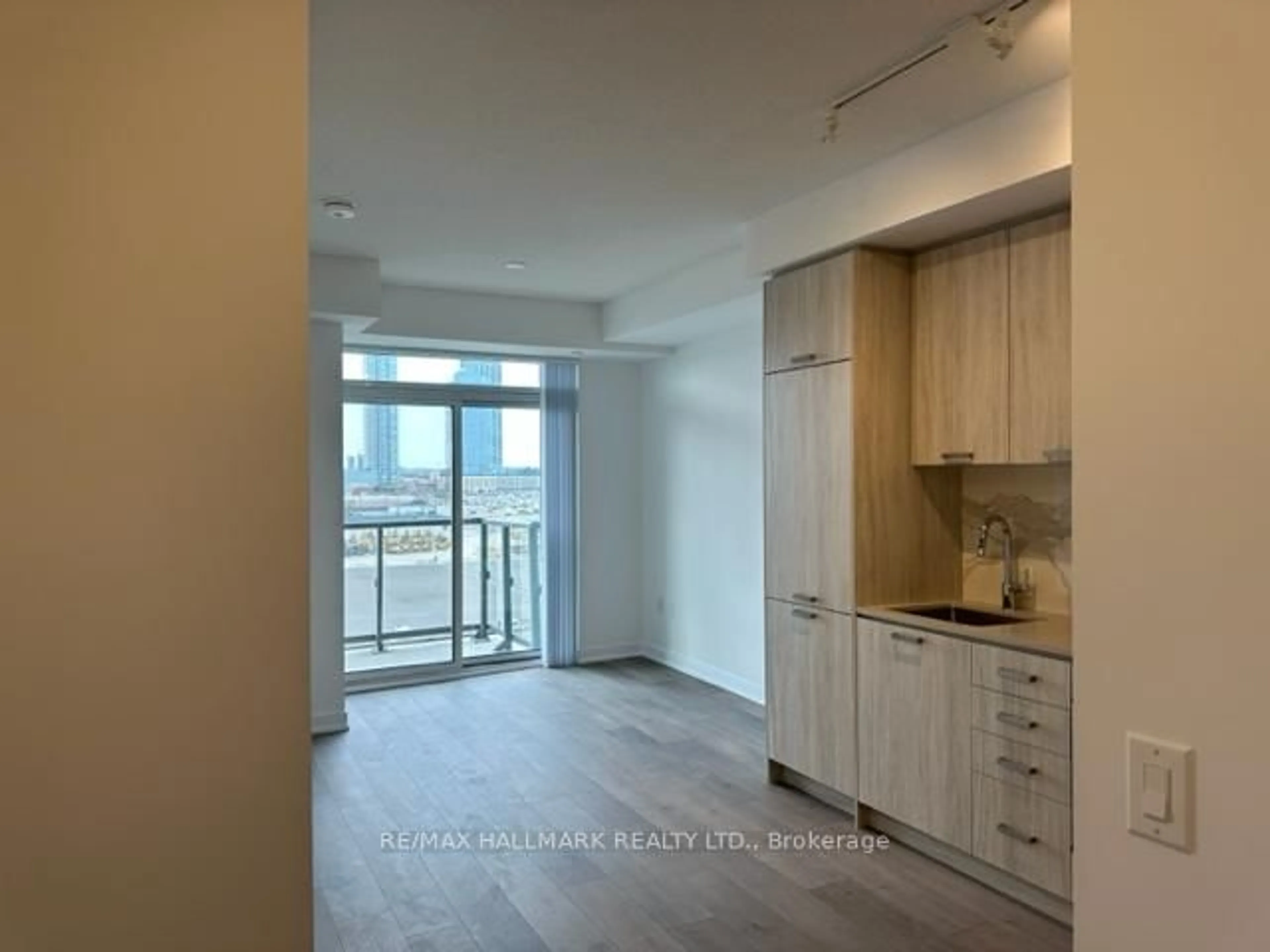 Unknown for 38 Honeycrisp Cres #822, Vaughan Ontario L4K 0M8