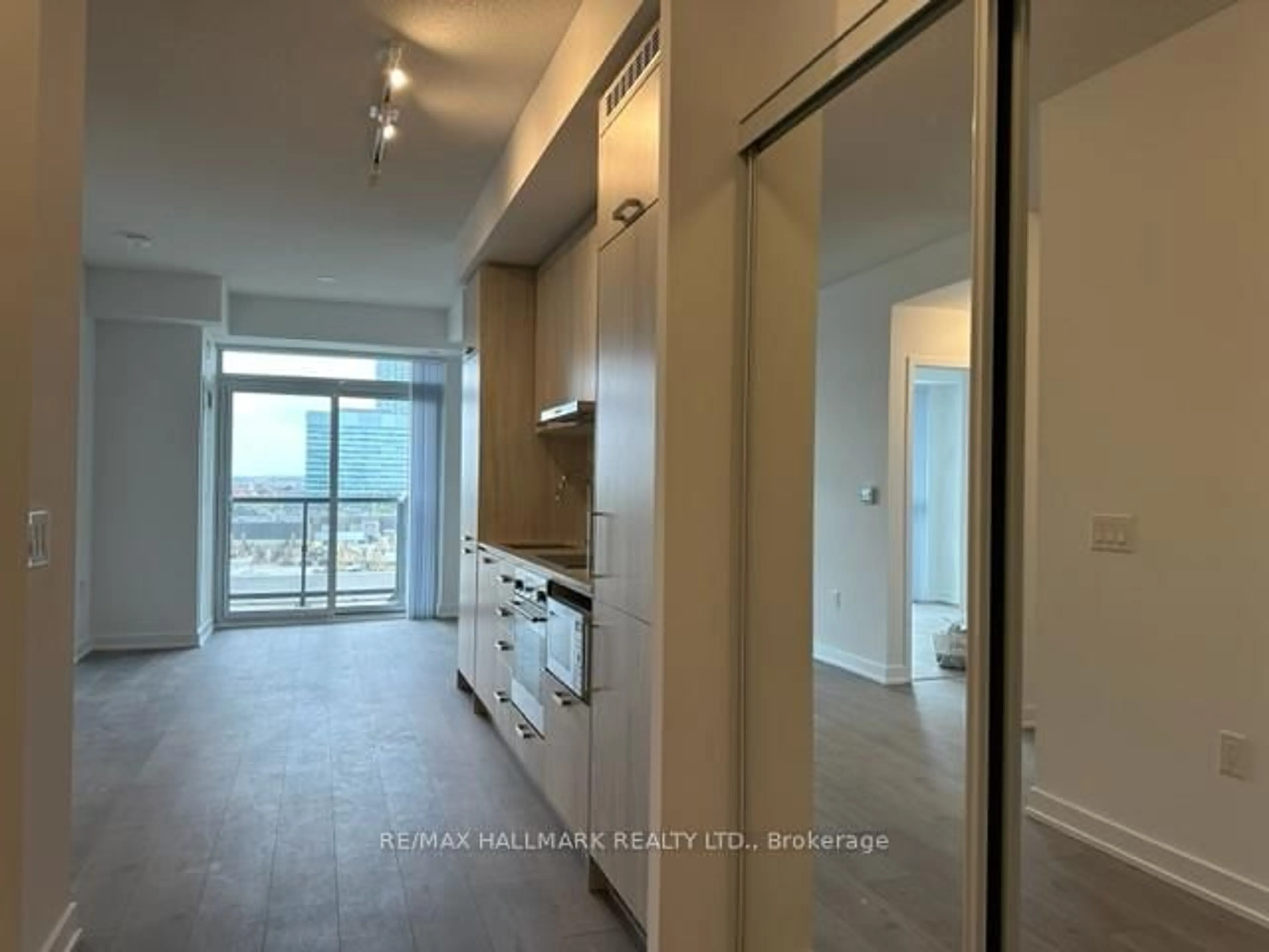 Unknown for 38 Honeycrisp Cres #822, Vaughan Ontario L4K 0M8