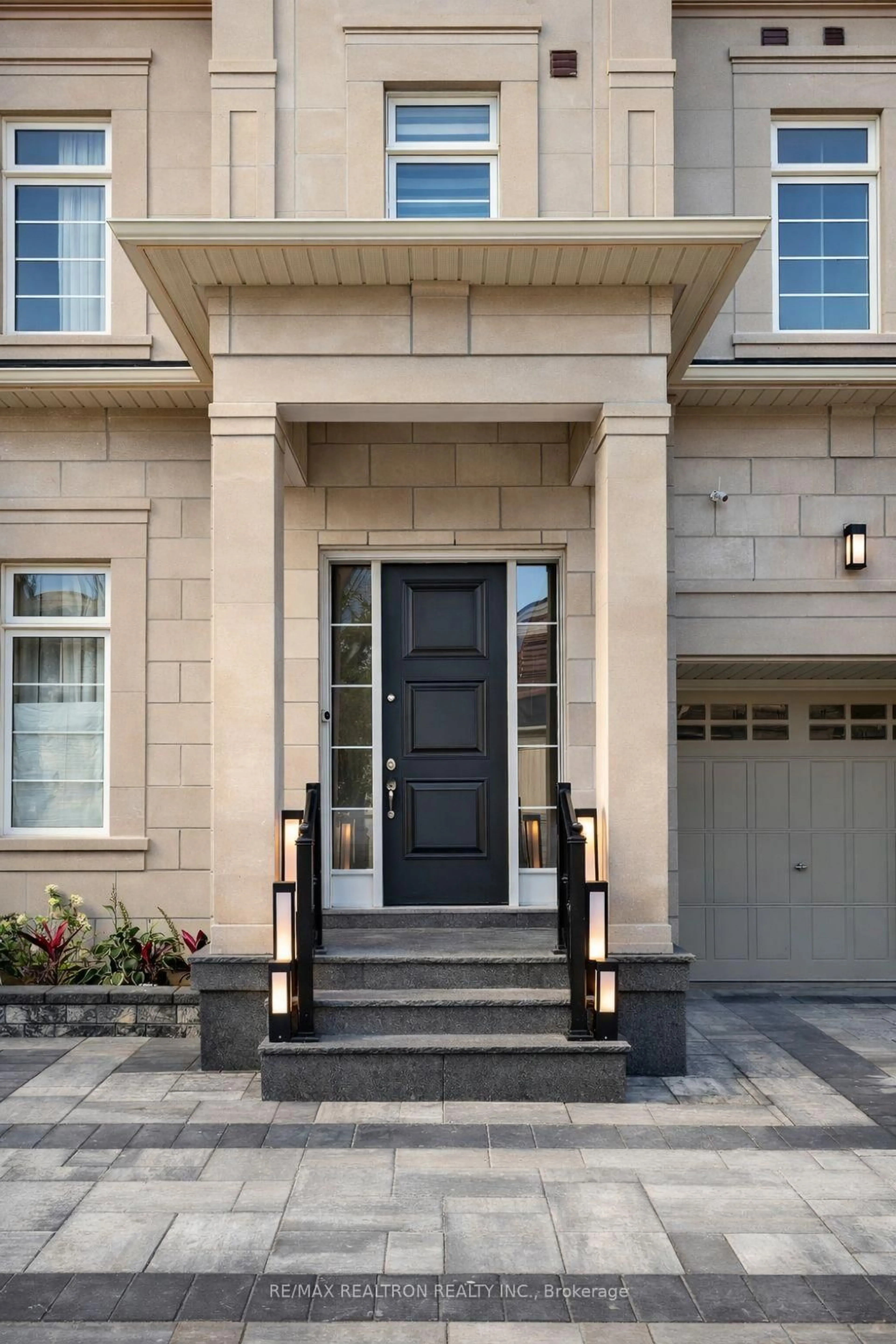 Indoor entryway for 7 Aspy Crt, Vaughan Ontario L6A 4X8