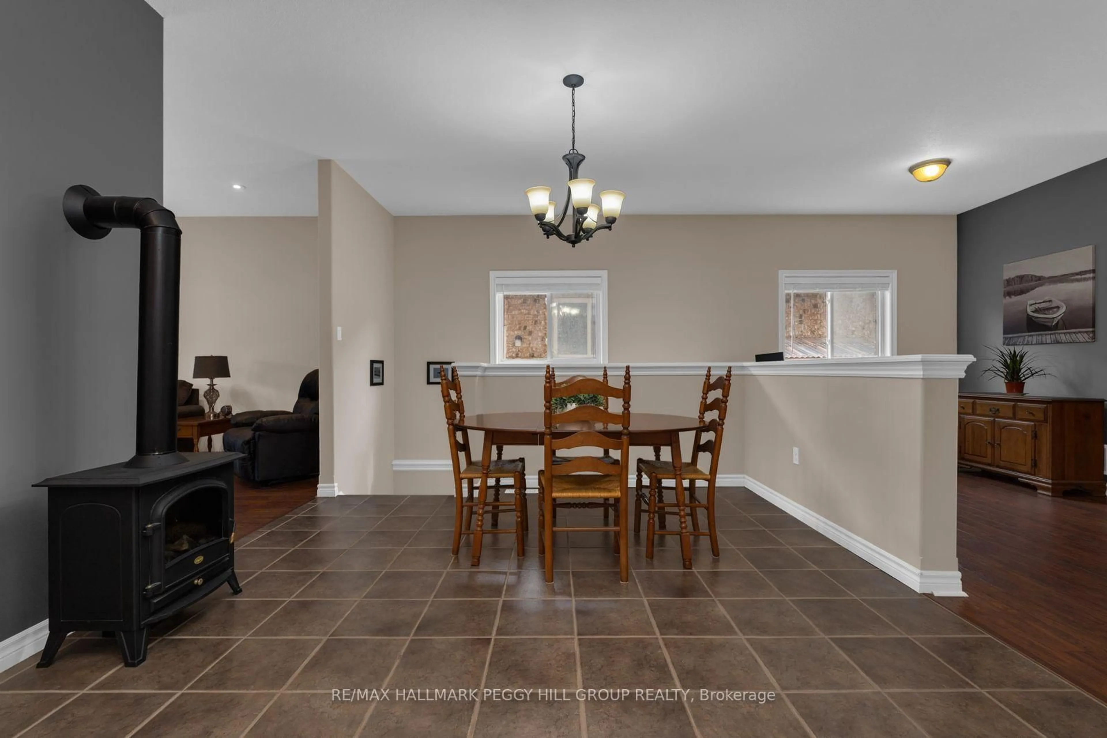 Dining room, ceramic/tile floor for 121 Quigley St, Essa Ontario L3W 0P5