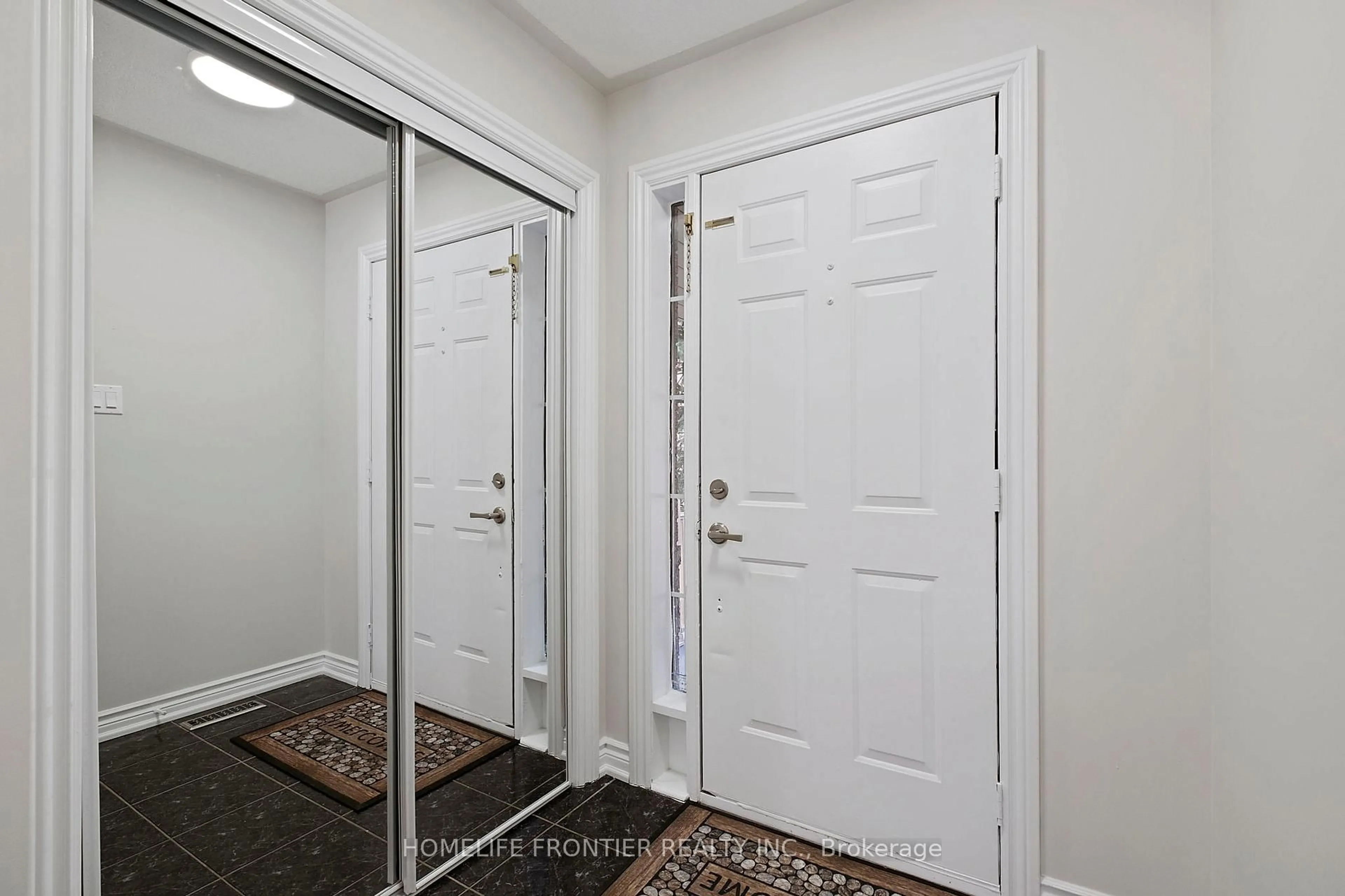Indoor entryway for 19 Bowler St, Aurora Ontario L4G 7J2