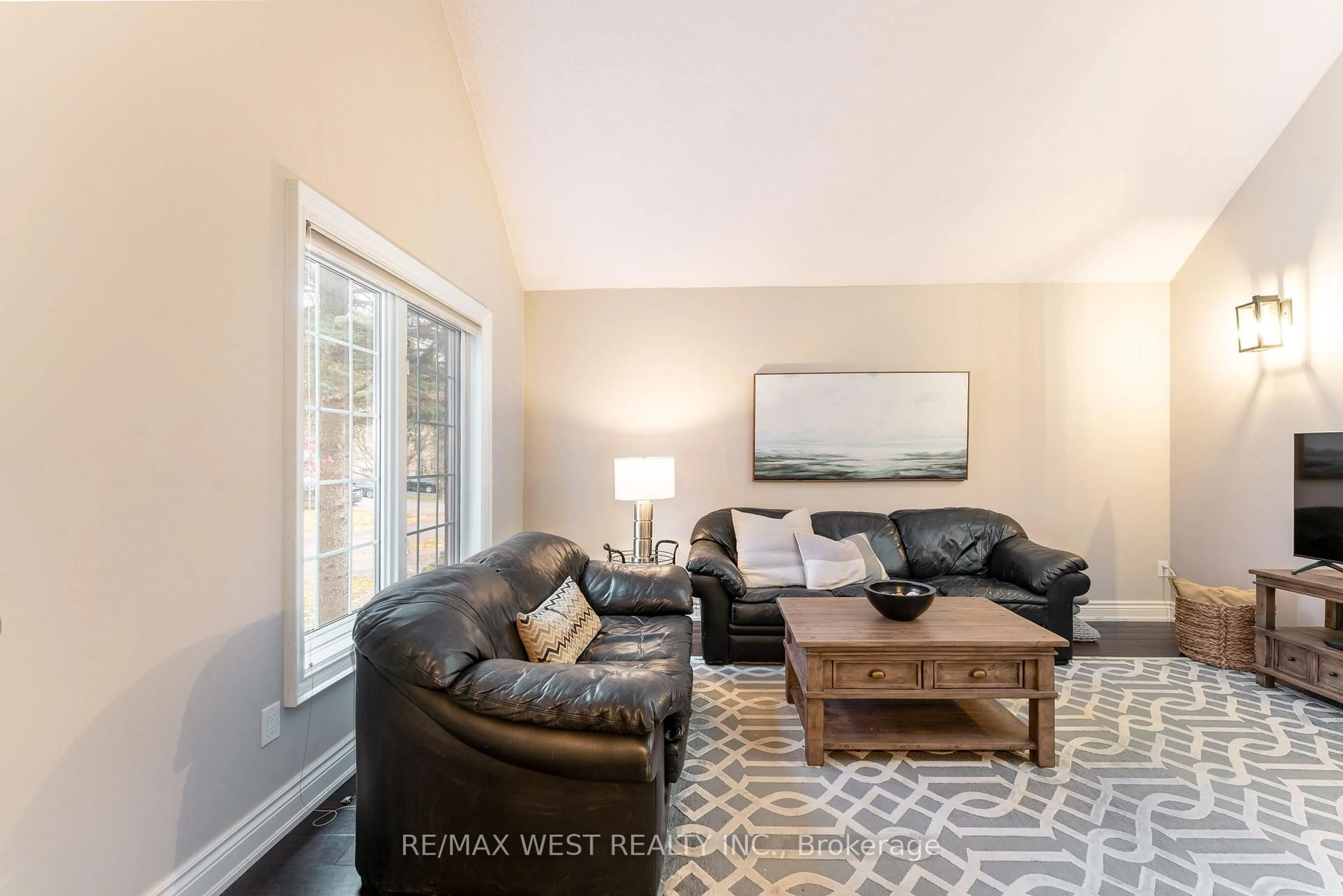 Living room with furniture, unknown for 18 Harrowsmith Pl, Richmond Hill Ontario L4E 2J9