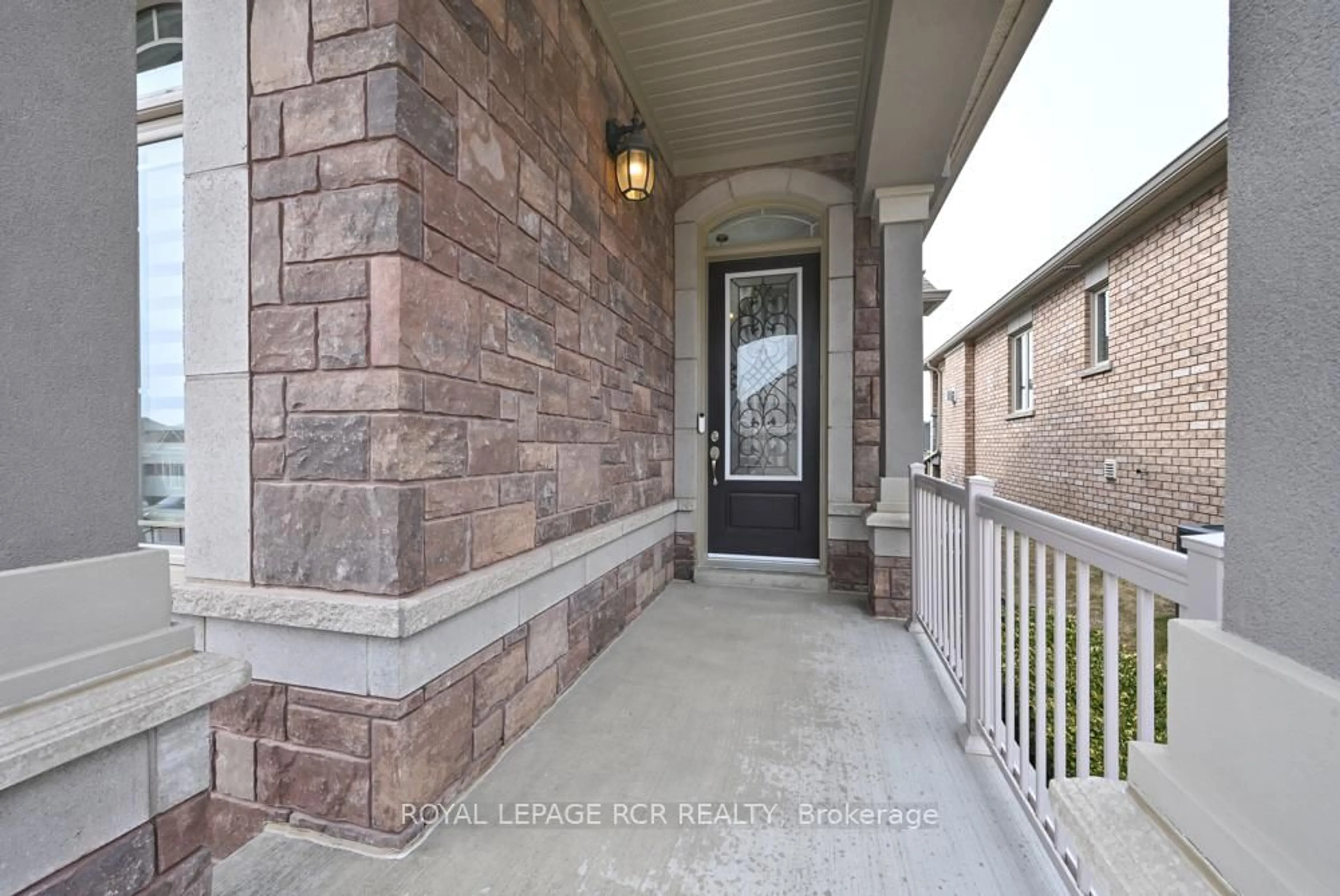 Indoor entryway for 22 Westmount Dr, New Tecumseth Ontario L9R 0P5