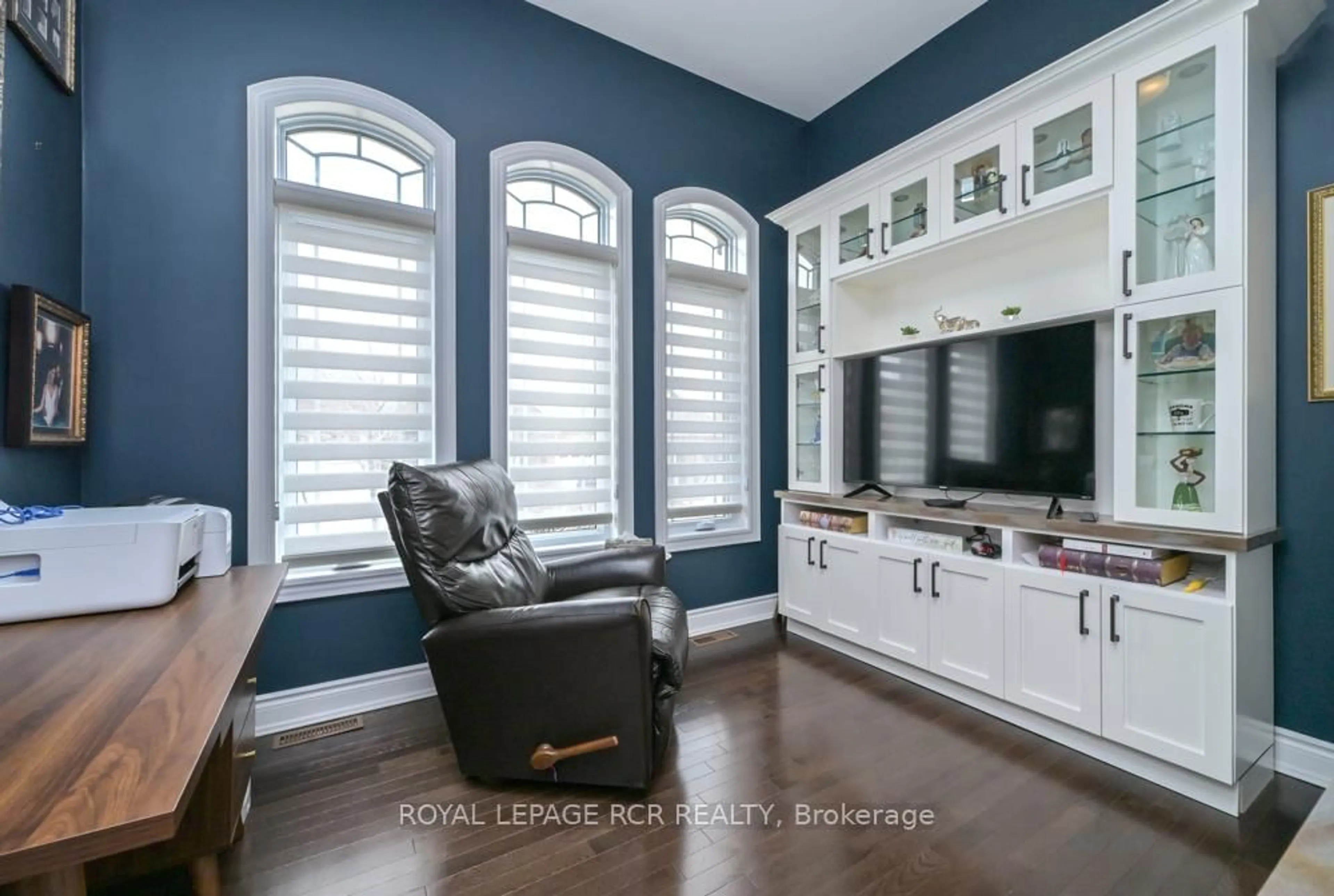 Home theater for 22 Westmount Dr, New Tecumseth Ontario L9R 0P5