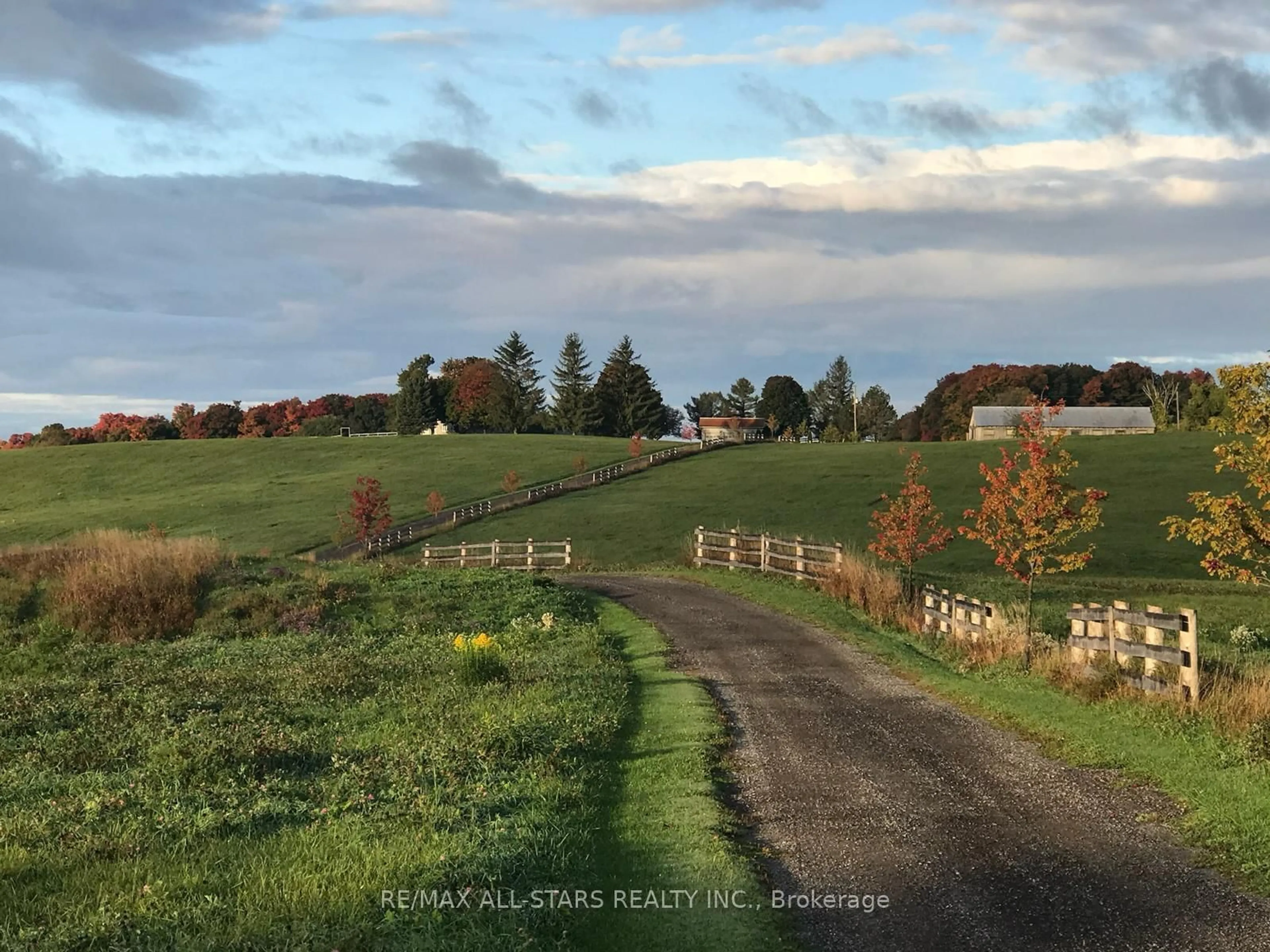 A pic from outside/outdoor area/front of a property/back of a property/a pic from drone, unknown for 1900 Concession 4 Rd, Uxbridge Ontario L0C 1A0