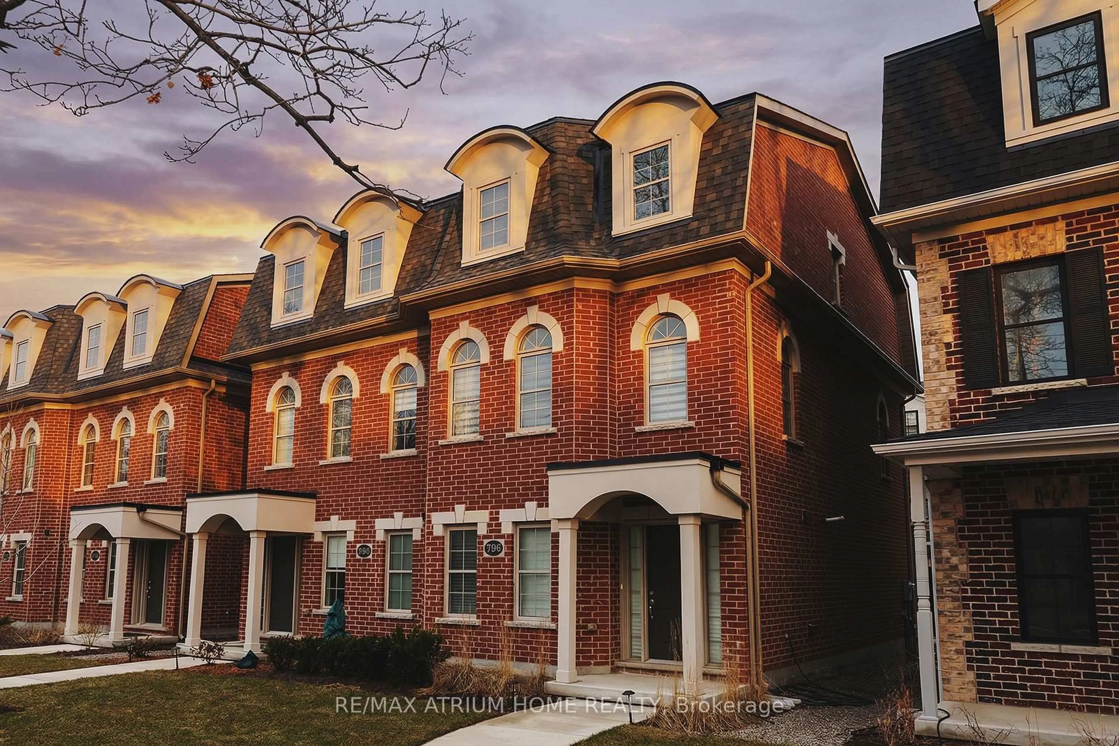 Home with brick exterior material, building for 9797 Keele St, Vaughan Ontario L6A 5E3