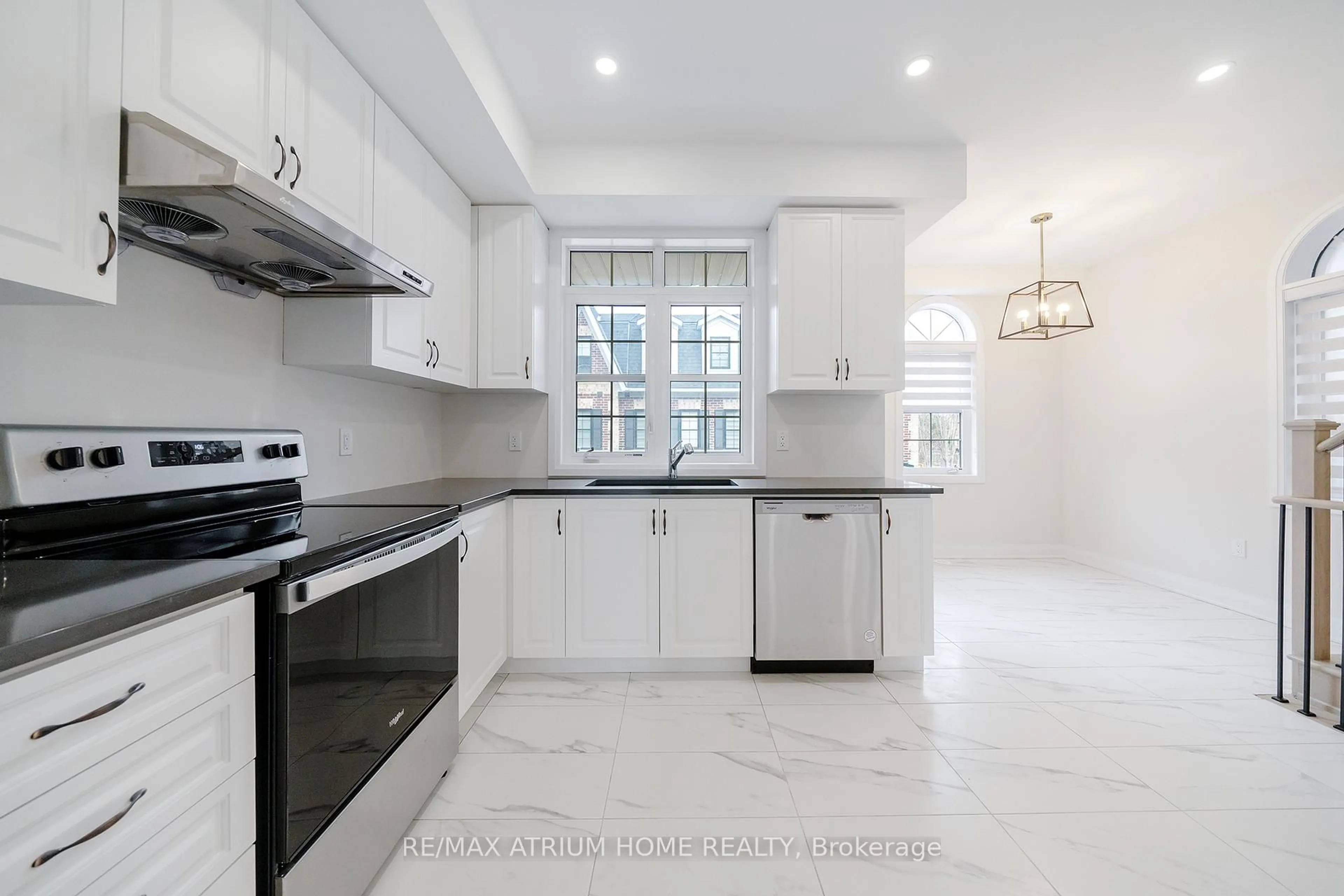 Open concept kitchen, ceramic/tile floor for 9797 Keele St, Vaughan Ontario L6A 5E3