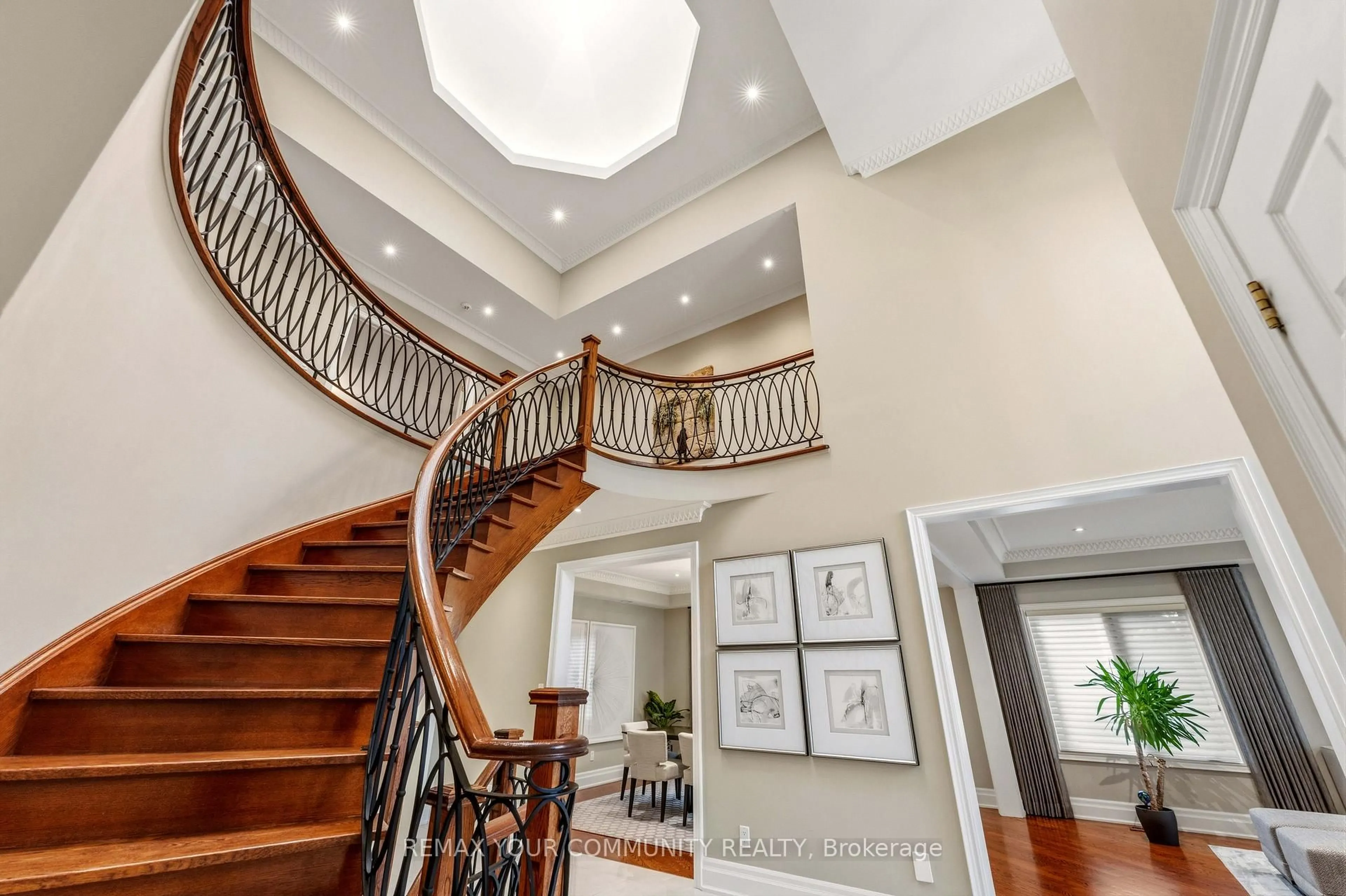 Unknown for 37 Vaughan Blvd, Vaughan Ontario L4J 3N8