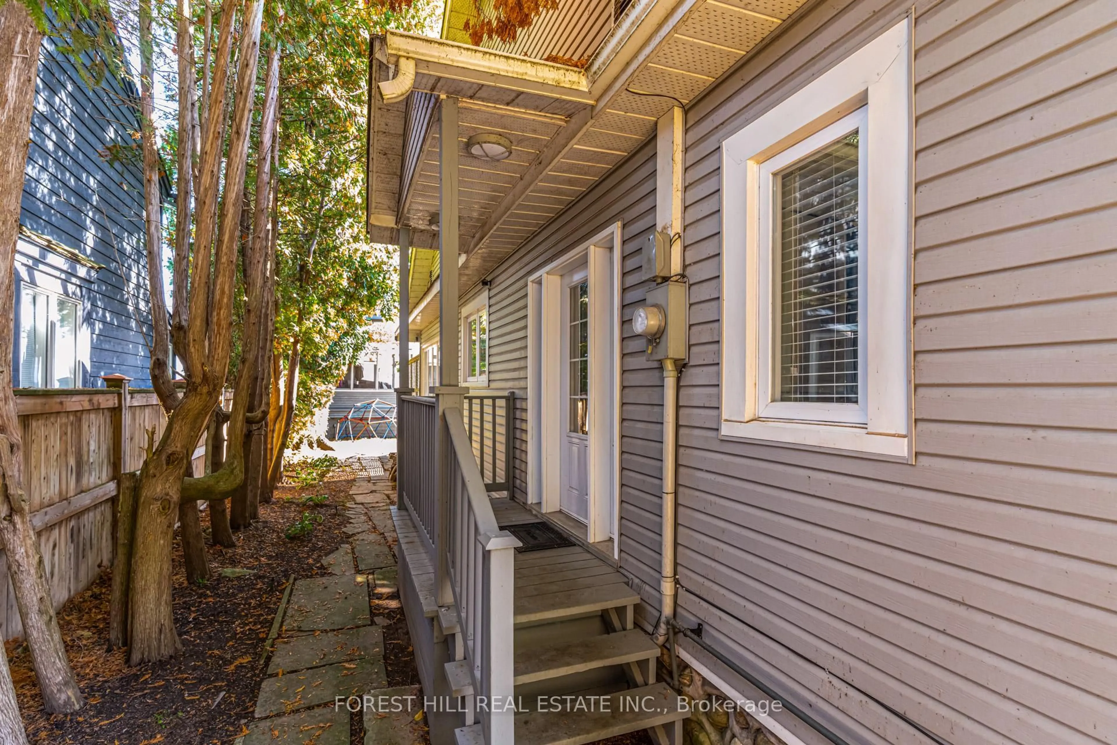 Patio, street for 41 Sunnypoint Dr, Innisfil Ontario L9S 2X4