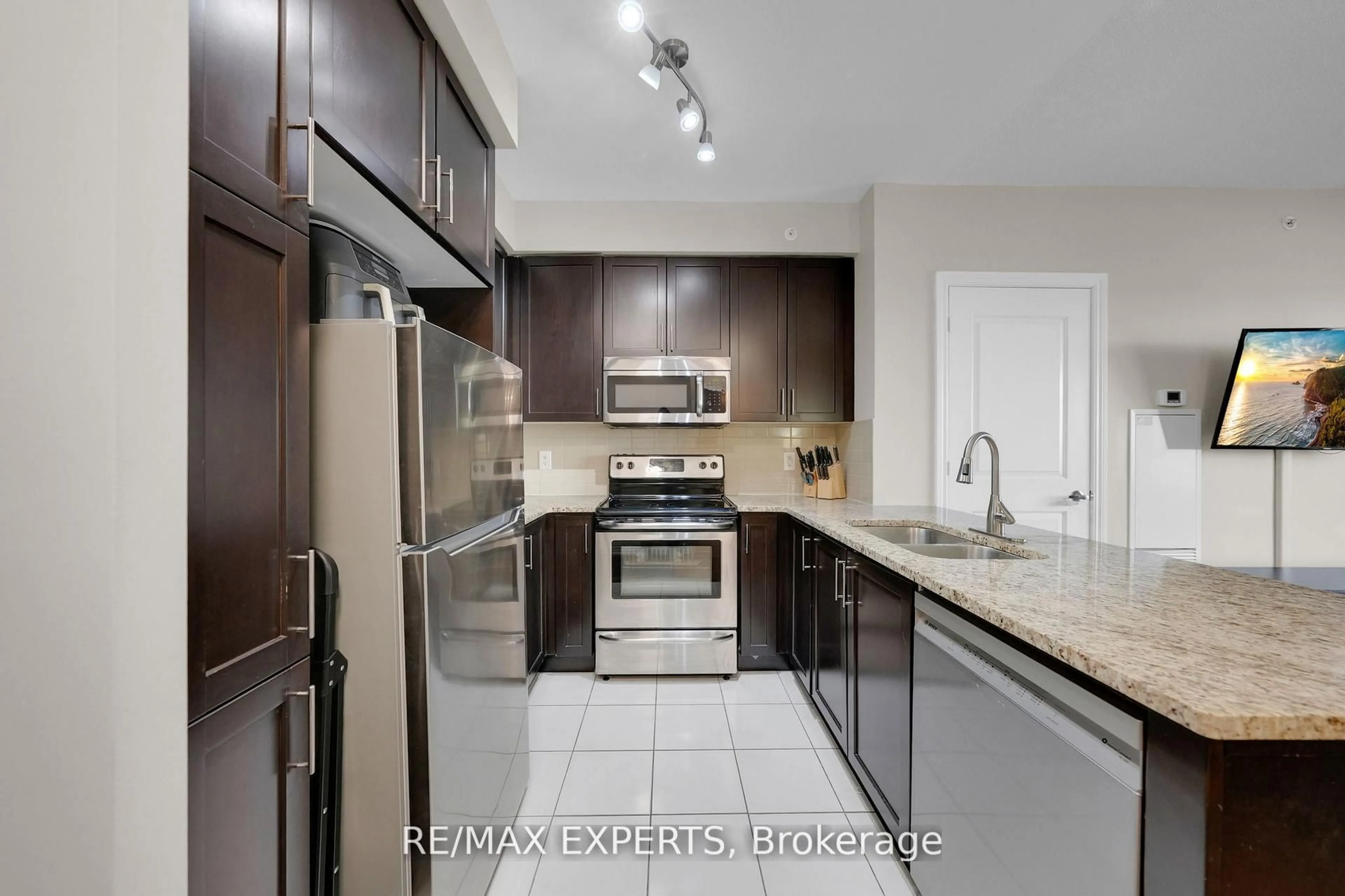 Standard kitchen, unknown for 9255 Jane St #701, Vaughan Ontario L6A 0K1