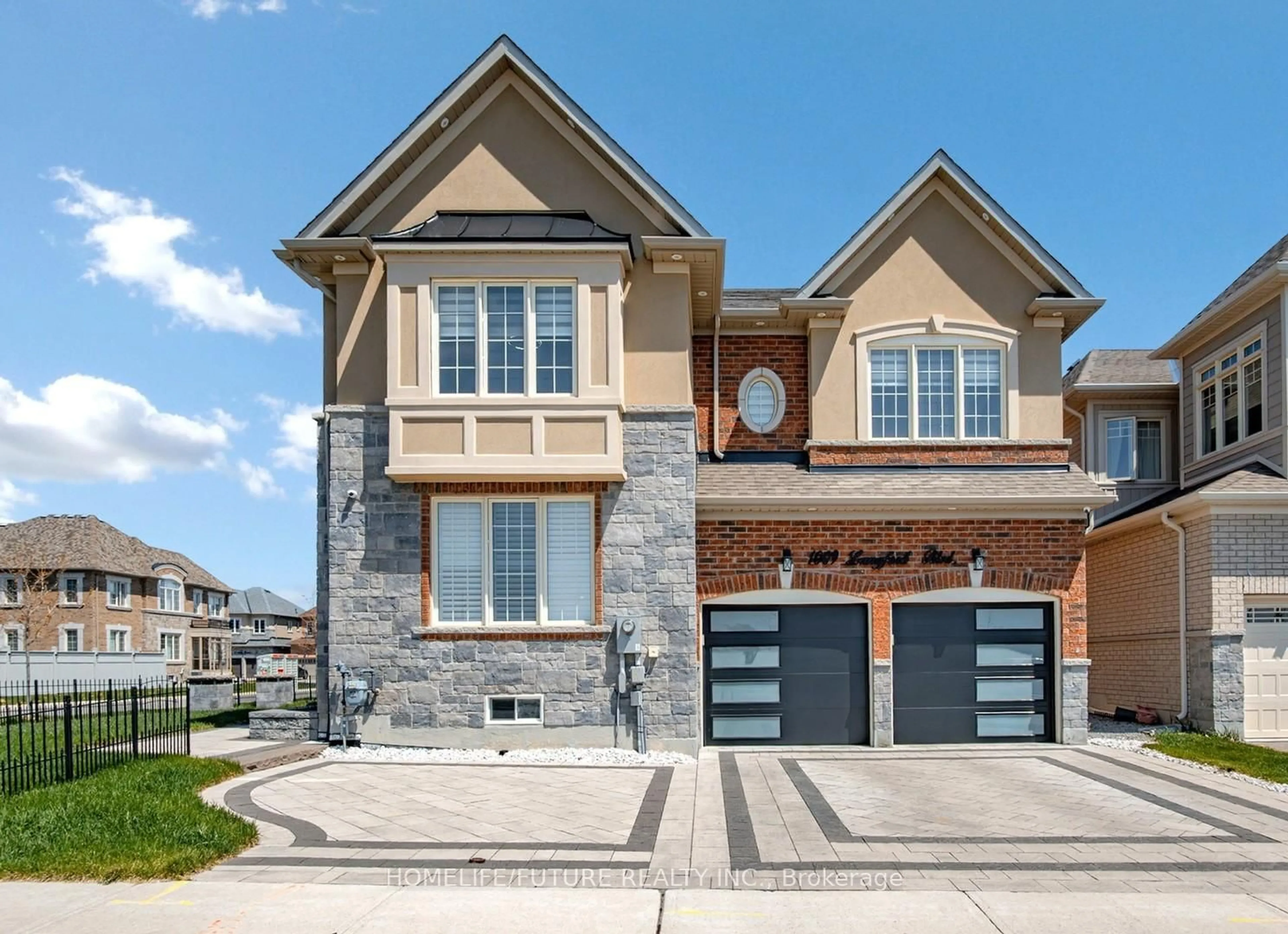 Home with brick exterior material, street for 1009 Langford Blvd, Bradford West Gwillimbury Ontario L3Z 4K9