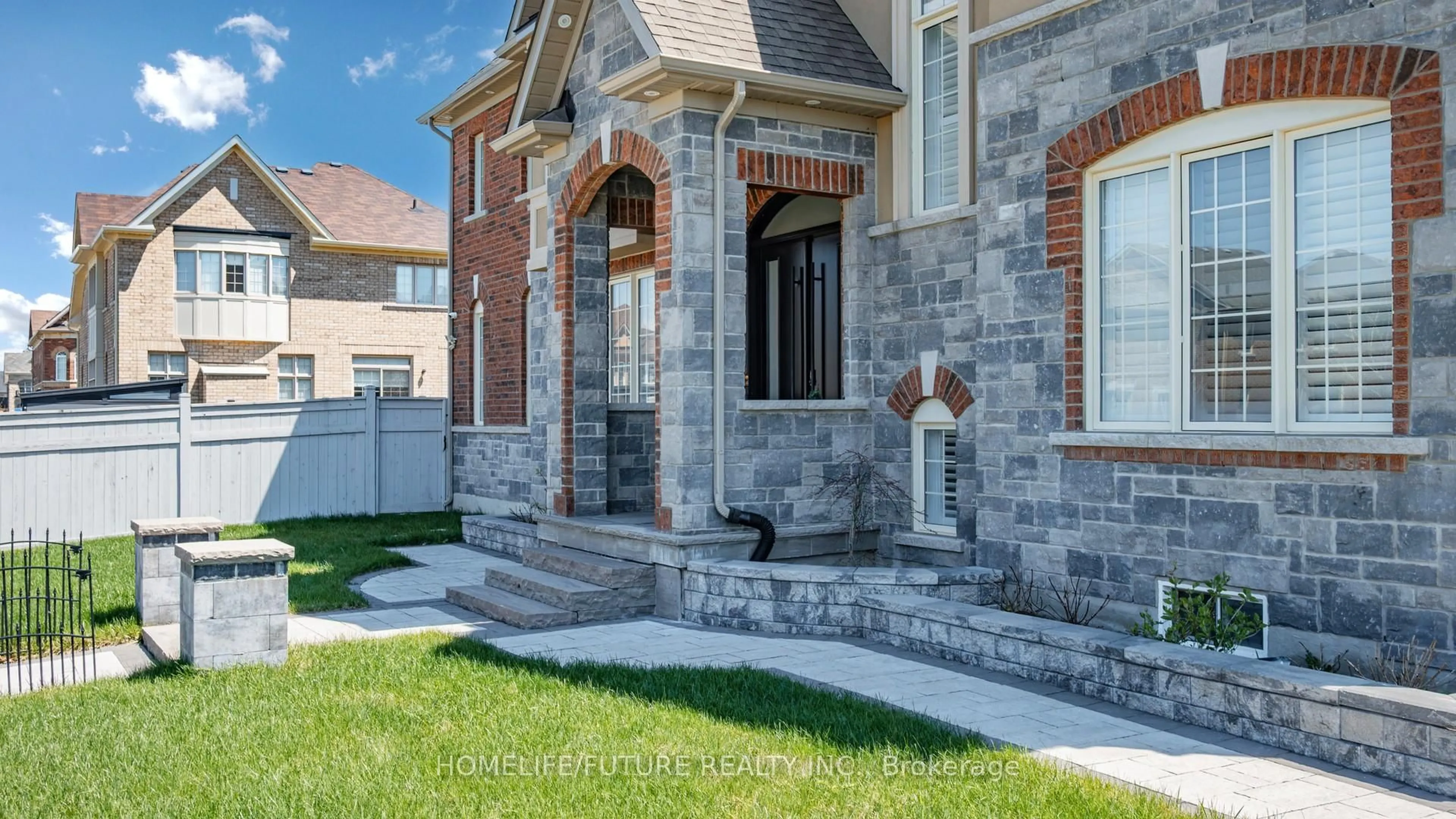 Home with brick exterior material, street for 1009 Langford Blvd, Bradford West Gwillimbury Ontario L3Z 4K9