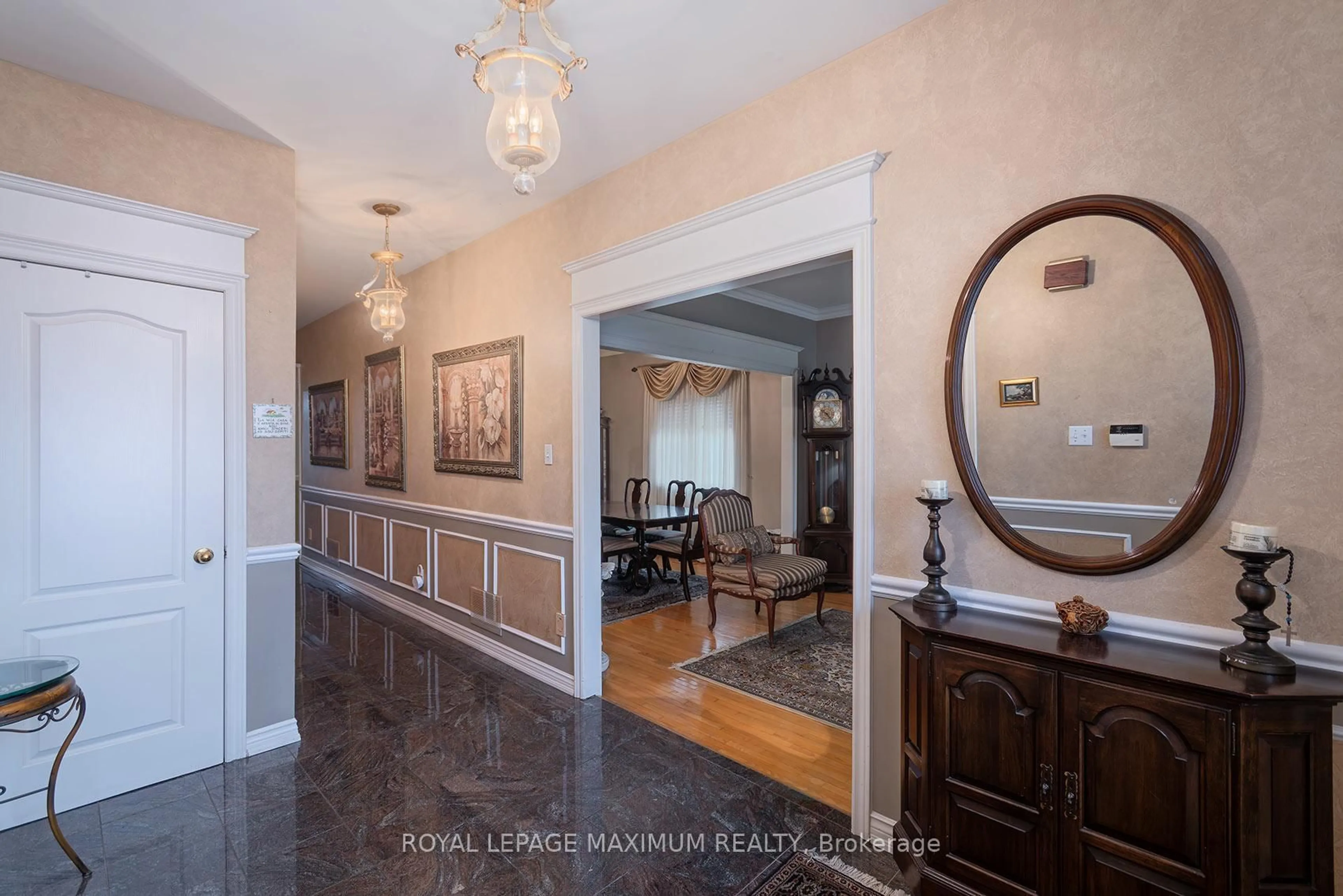 Indoor foyer for 14 Mustang Rd, Vaughan Ontario L6A 1X4