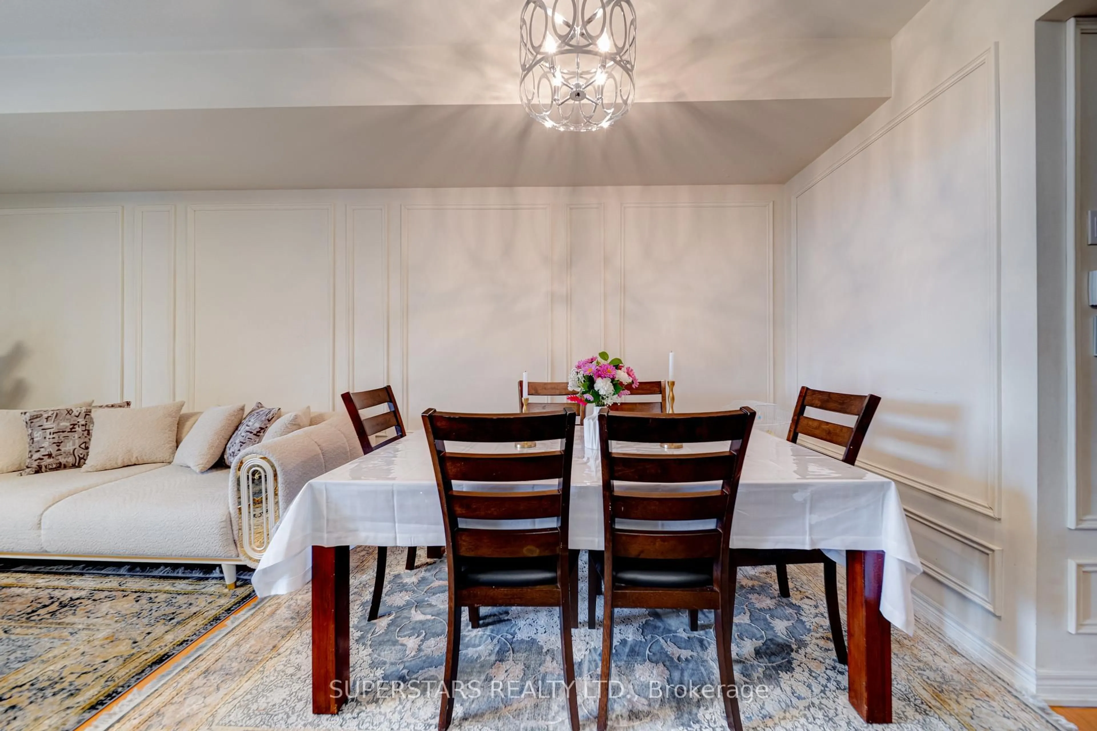 Dining room, unknown for 8 Villa Ada Dr, Markham Ontario L6B 1N7