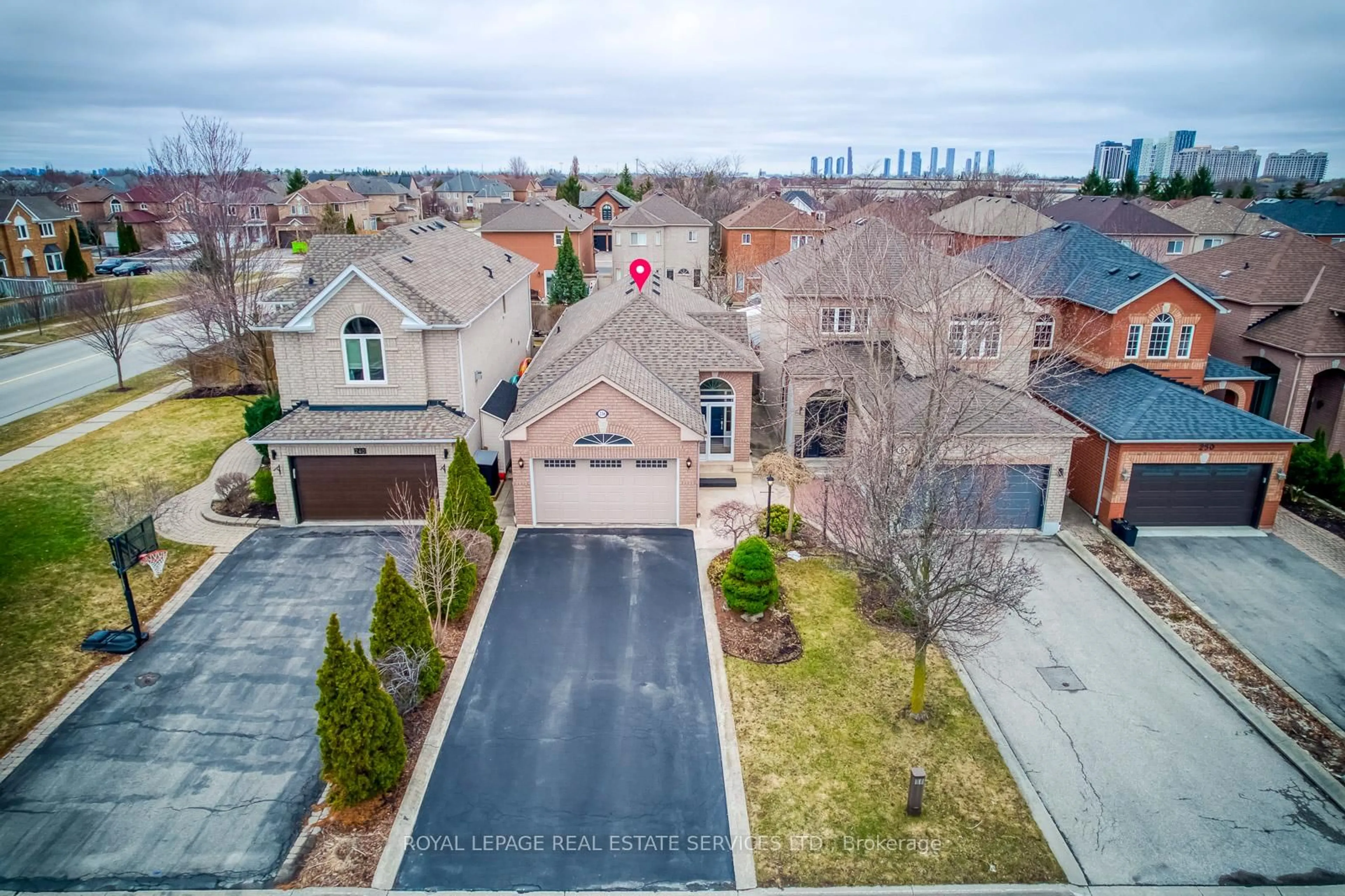 A pic from outside/outdoor area/front of a property/back of a property/a pic from drone, street for 236 Slywood Cres, Vaughan Ontario L6A 2P9