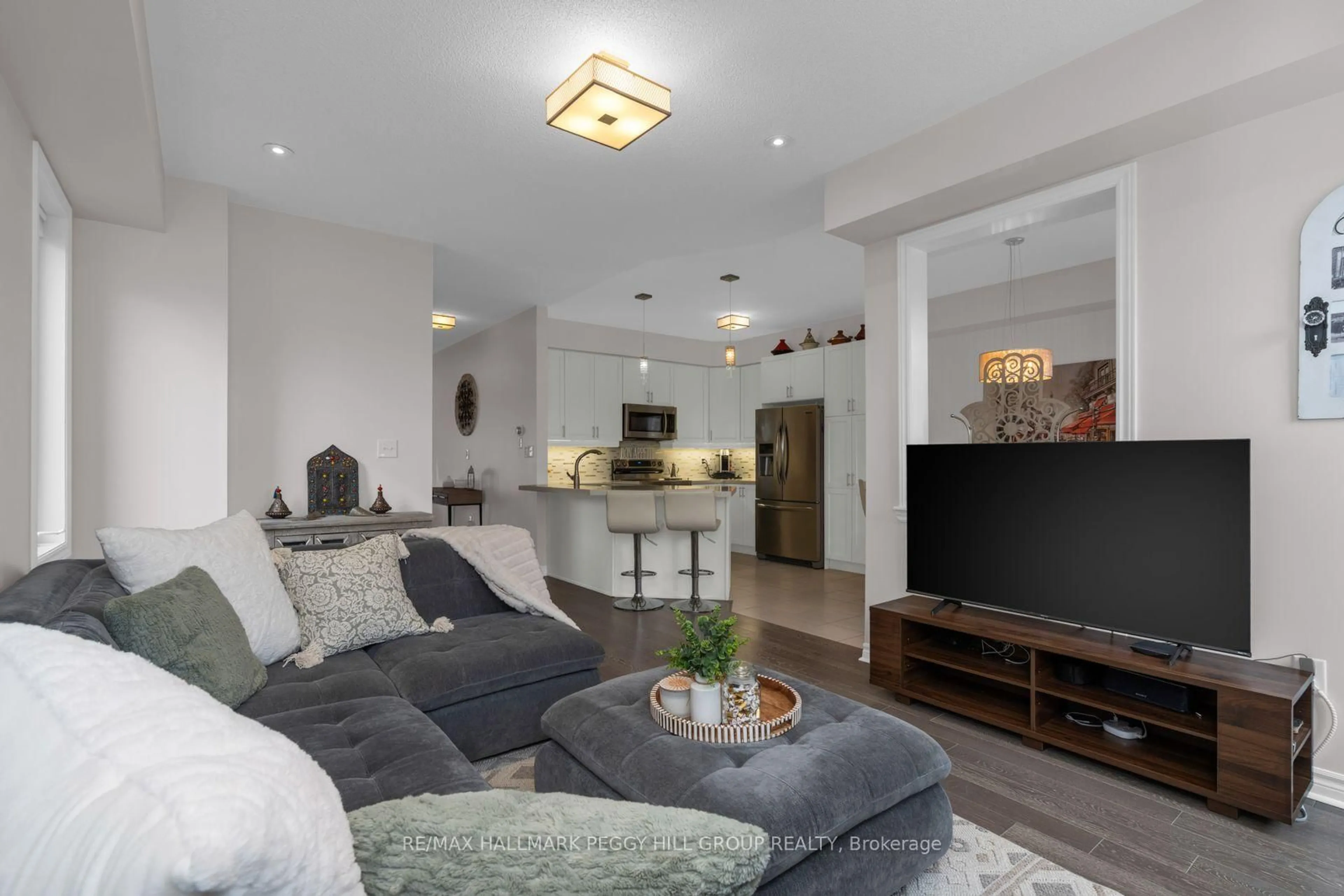 Living room with furniture, unknown for 138 Mount Cres, Essa Ontario L3W 0N1