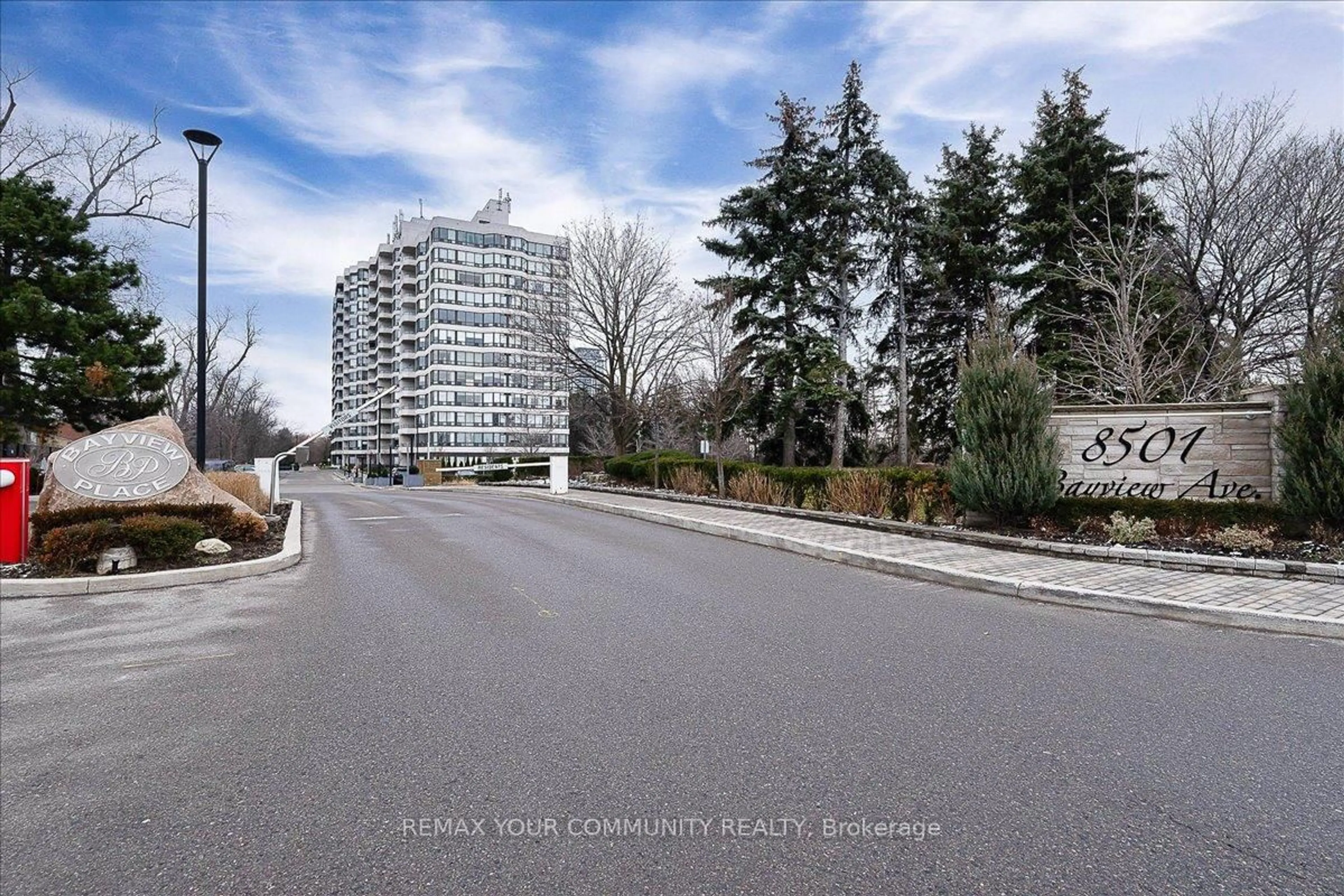 A pic from outside/outdoor area/front of a property/back of a property/a pic from drone, street for 8501 Bayview Ave #1501, Richmond Hill Ontario L4B 3J7