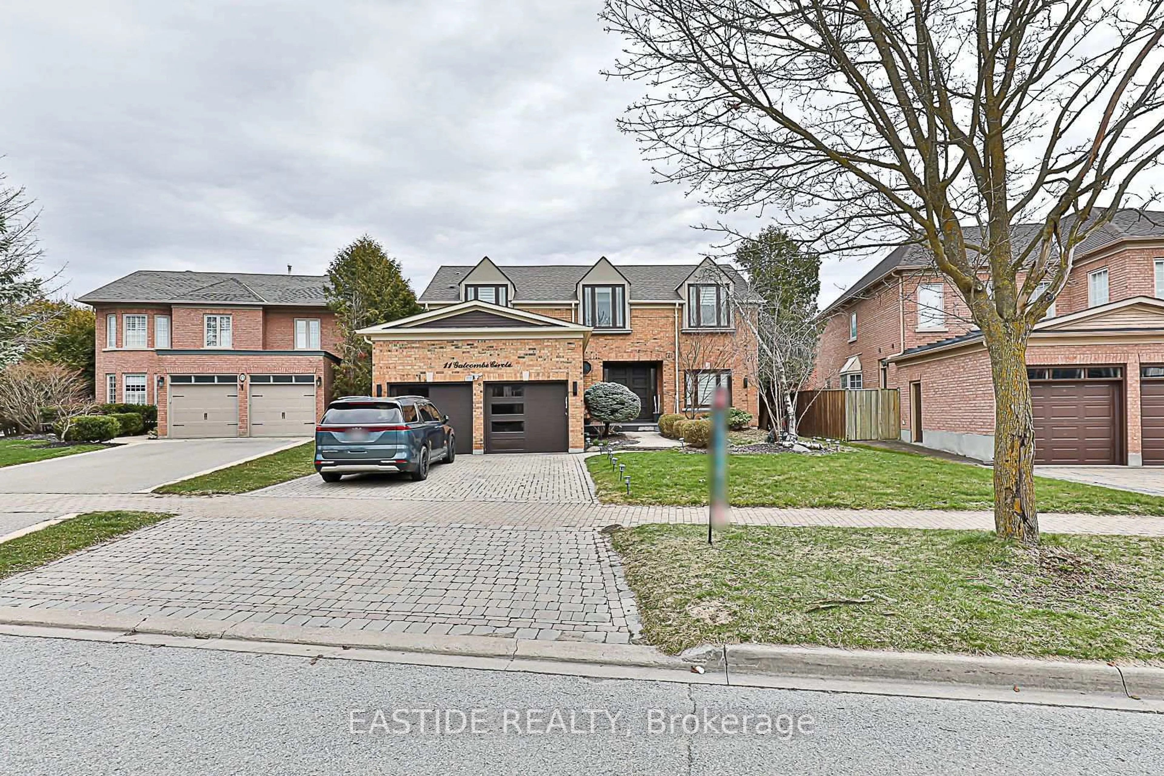 Home with brick exterior material, street for 11 Gatcombe Circ, Richmond Hill Ontario L4C 9P4