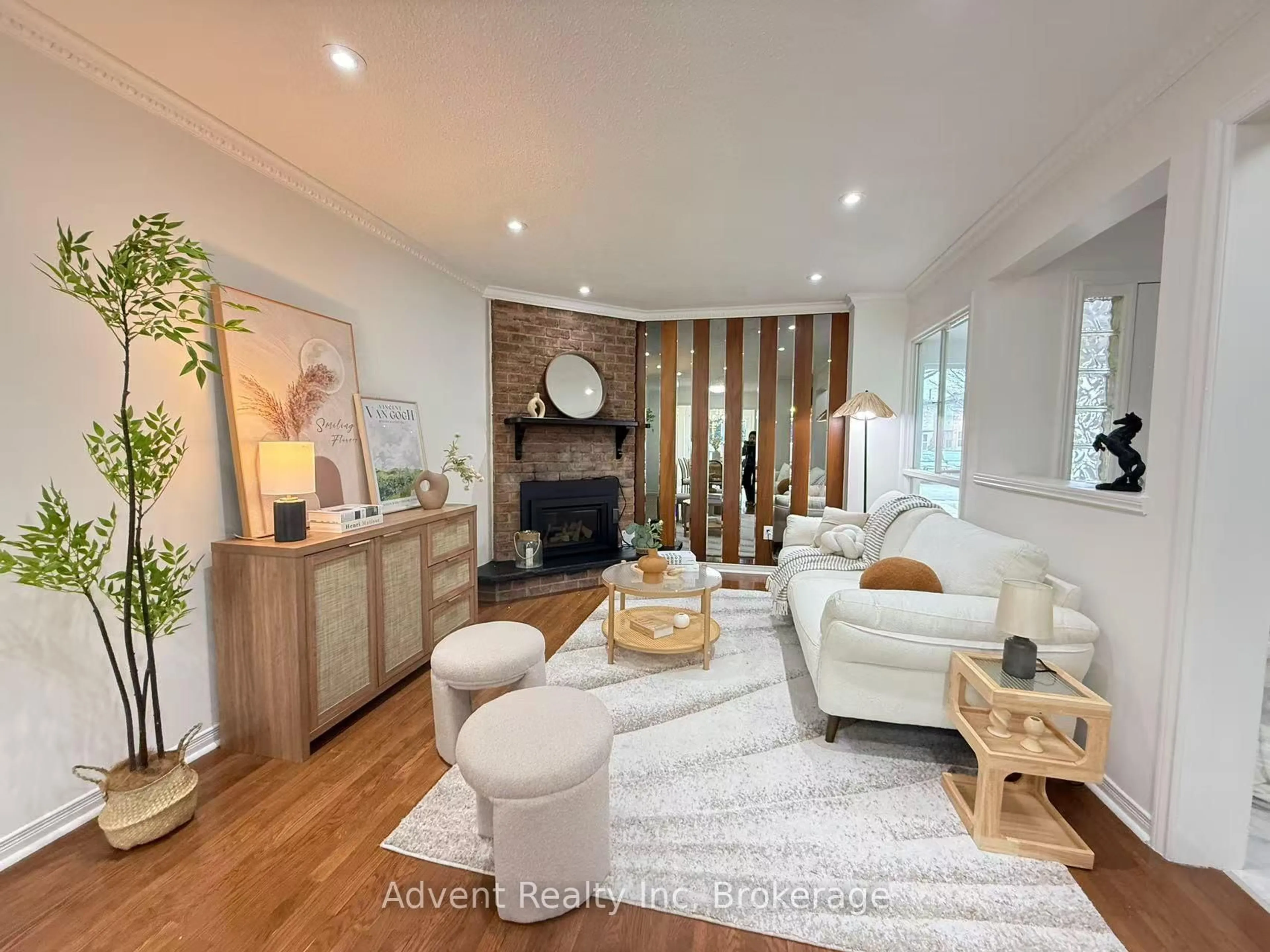 Living room with furniture, wood/laminate floor for 45 Cheeseman Dr, Markham Ontario L3R 3G3