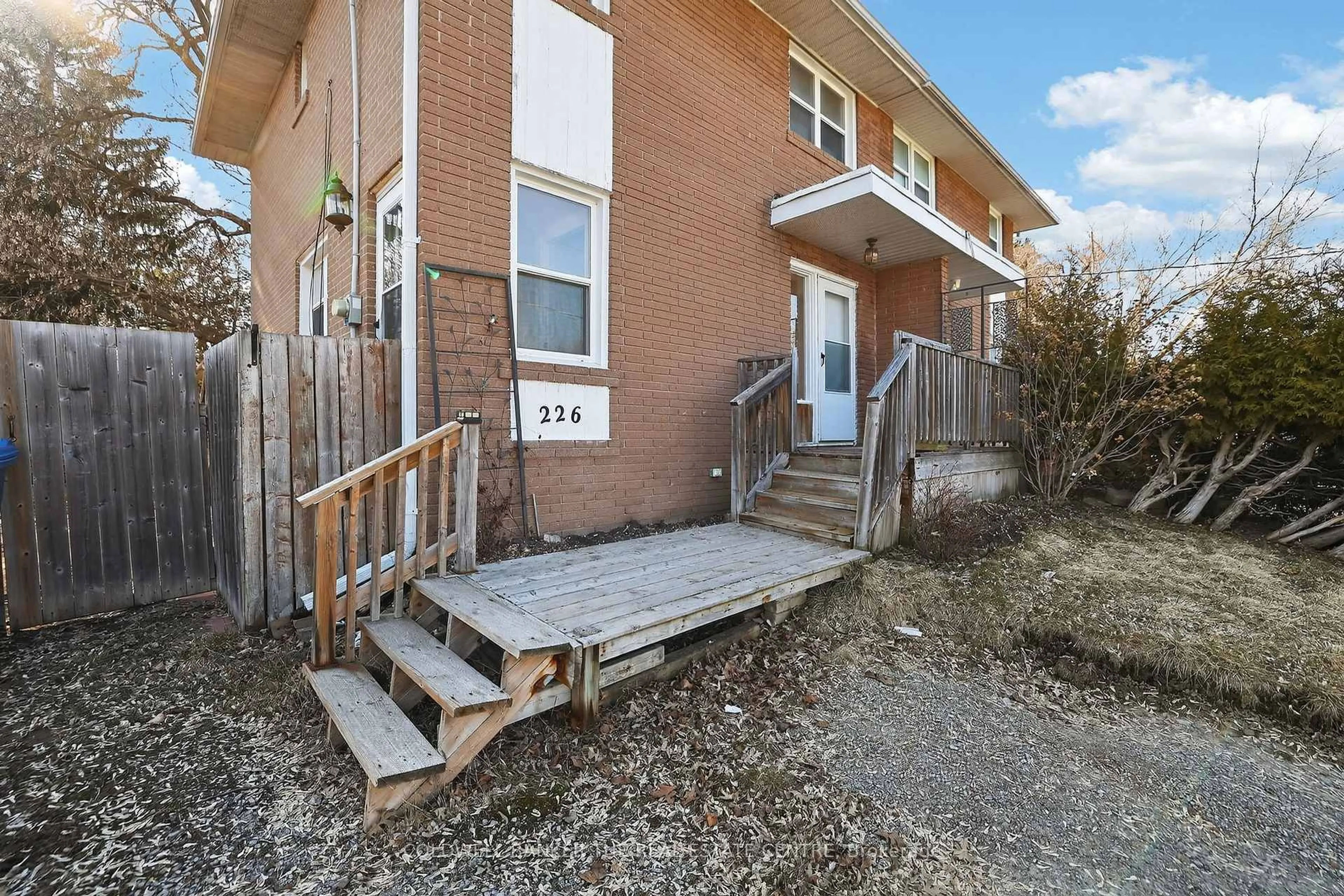 Unknown for 226 Septonne Ave, Newmarket Ontario L3Y 2W6