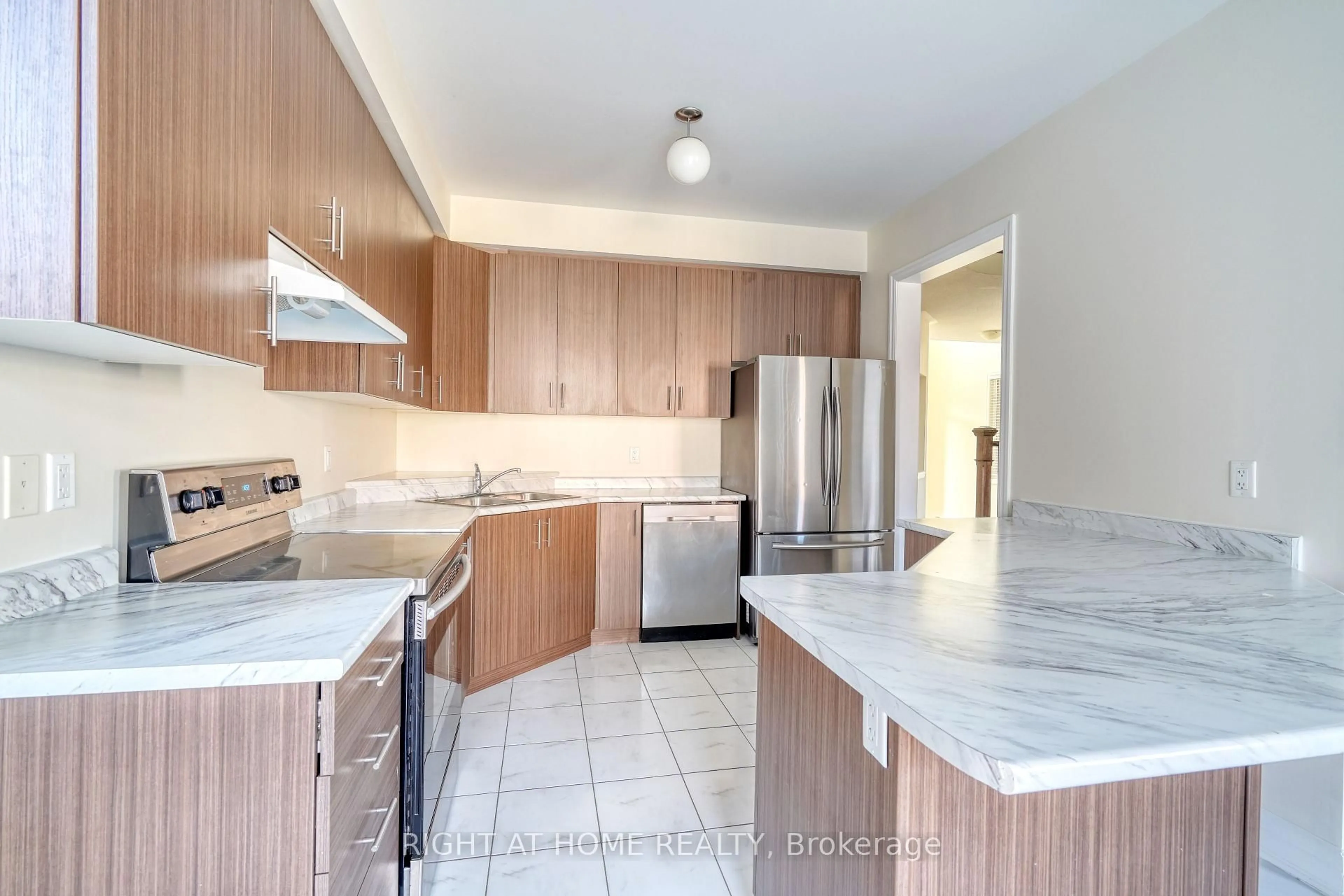 Unknown for 17 Mercury Ave, Georgina Ontario L4P 0H1