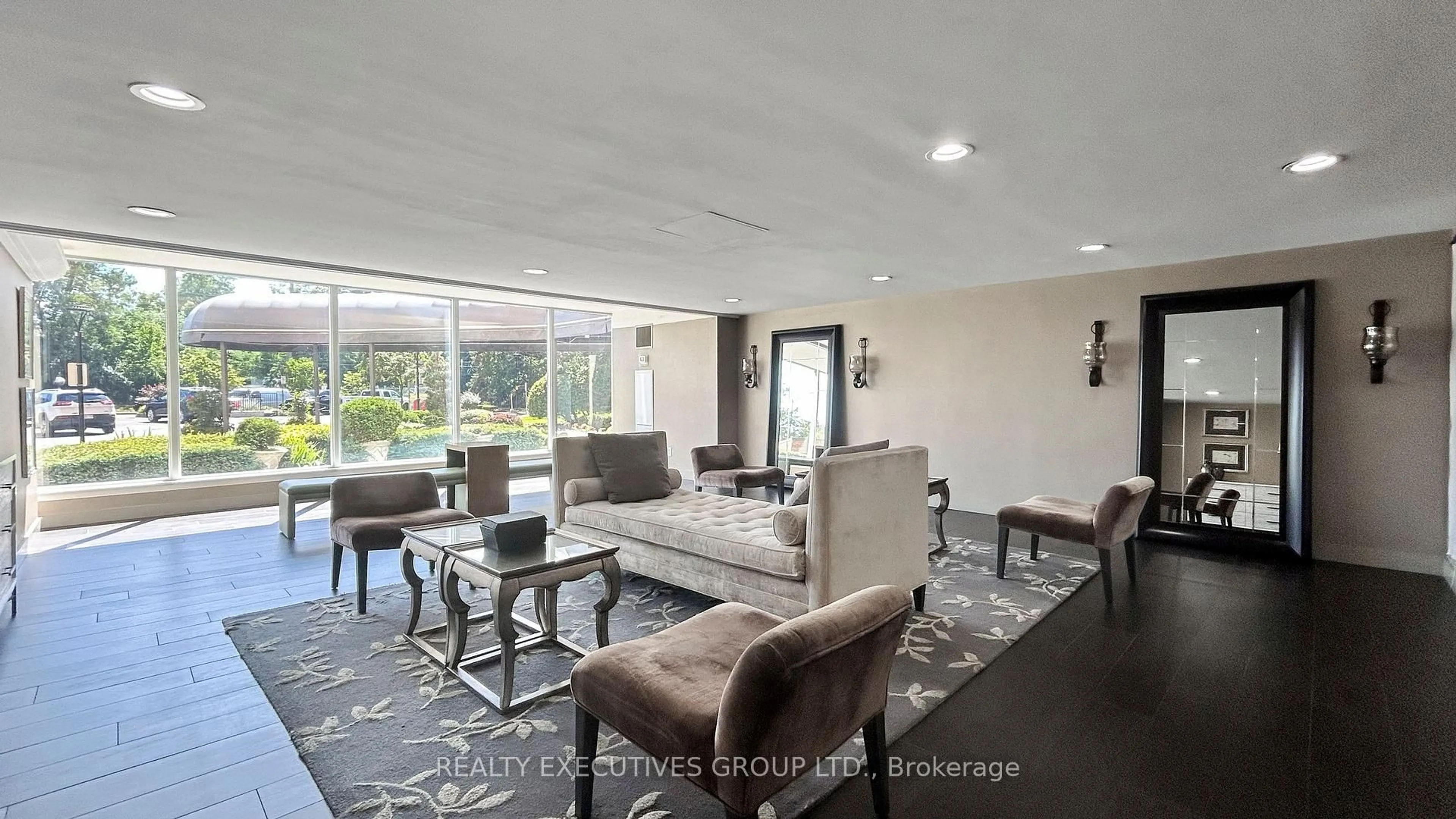 Living room with furniture, unknown for 7811 Yonge St #1106, Markham Ontario L3T 4S3