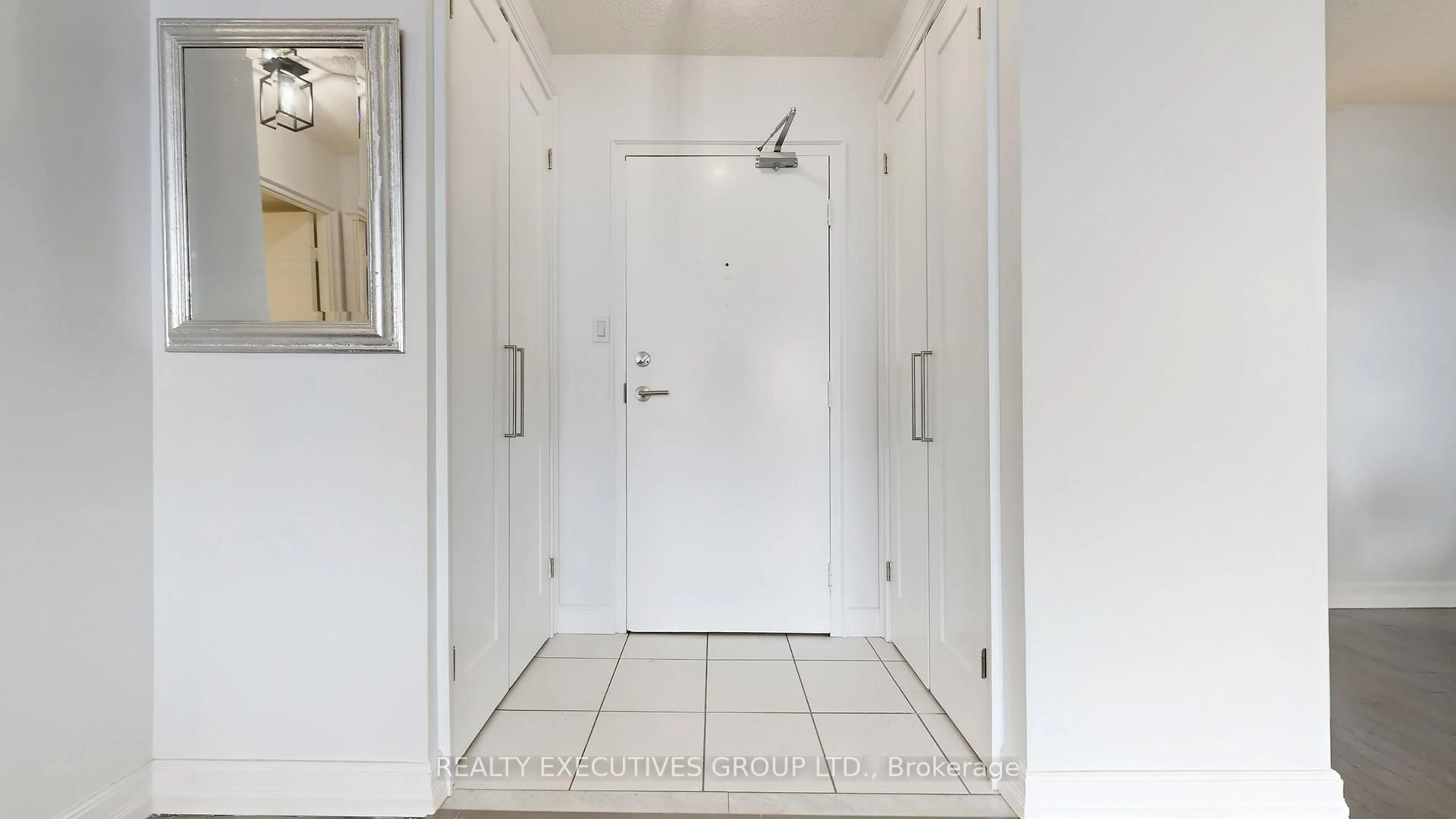 Indoor entryway for 7811 Yonge St #1106, Markham Ontario L3T 4S3