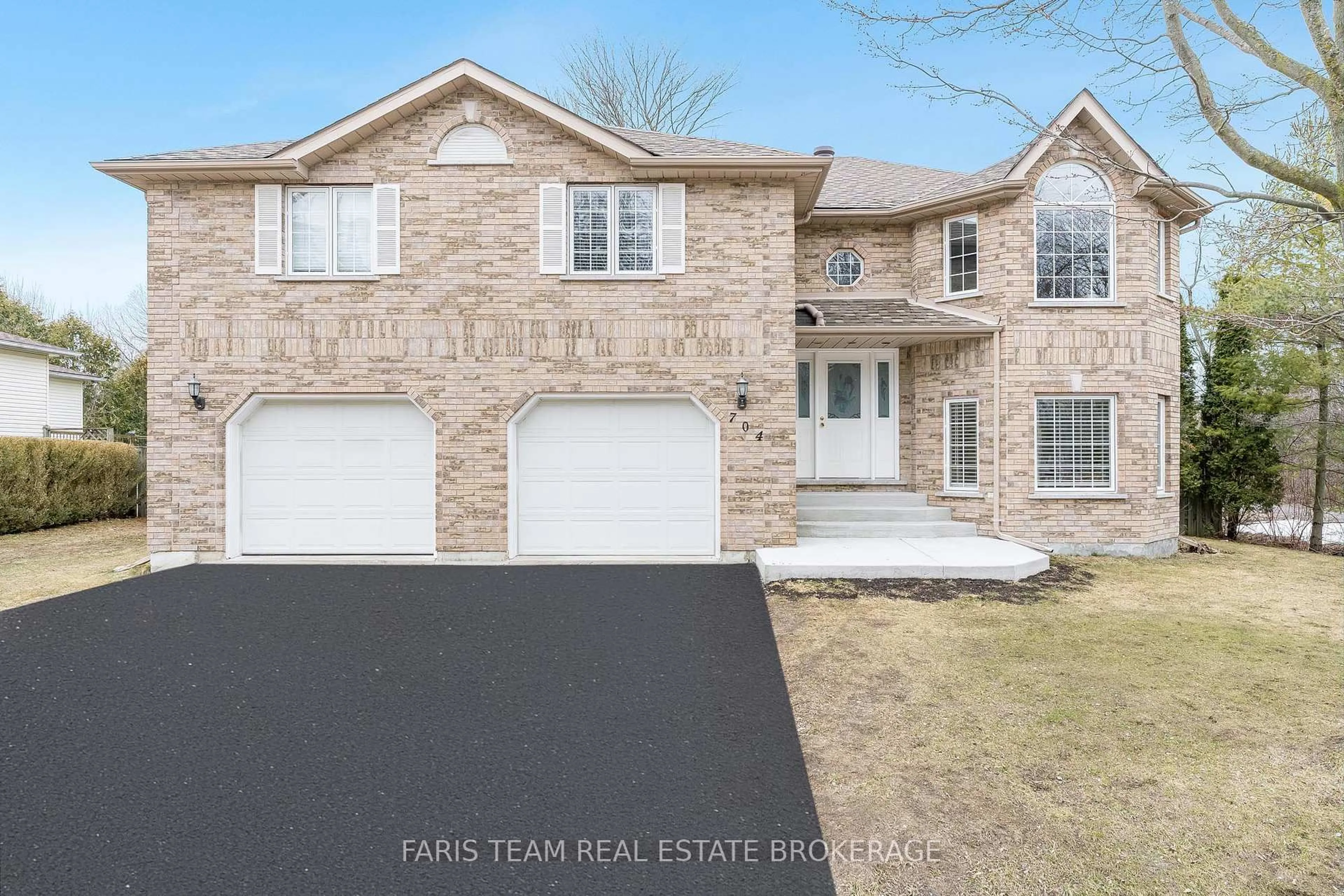 Home with brick exterior material, street for 704 Trinity St, Innisfil Ontario L9S 2G8
