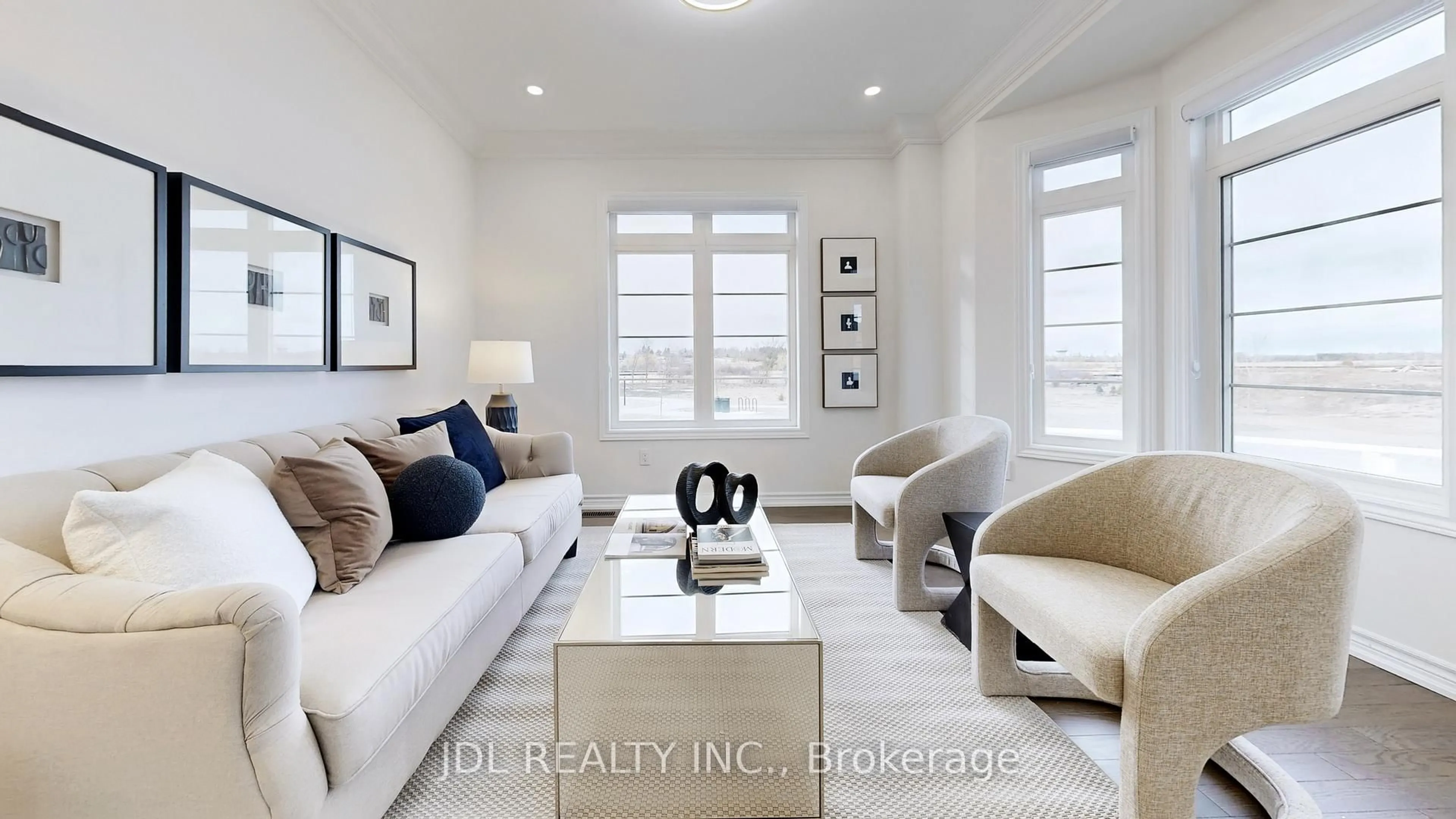 Living room with furniture, unknown for 56 Connell Dr, Georgina Ontario L4P 0J5