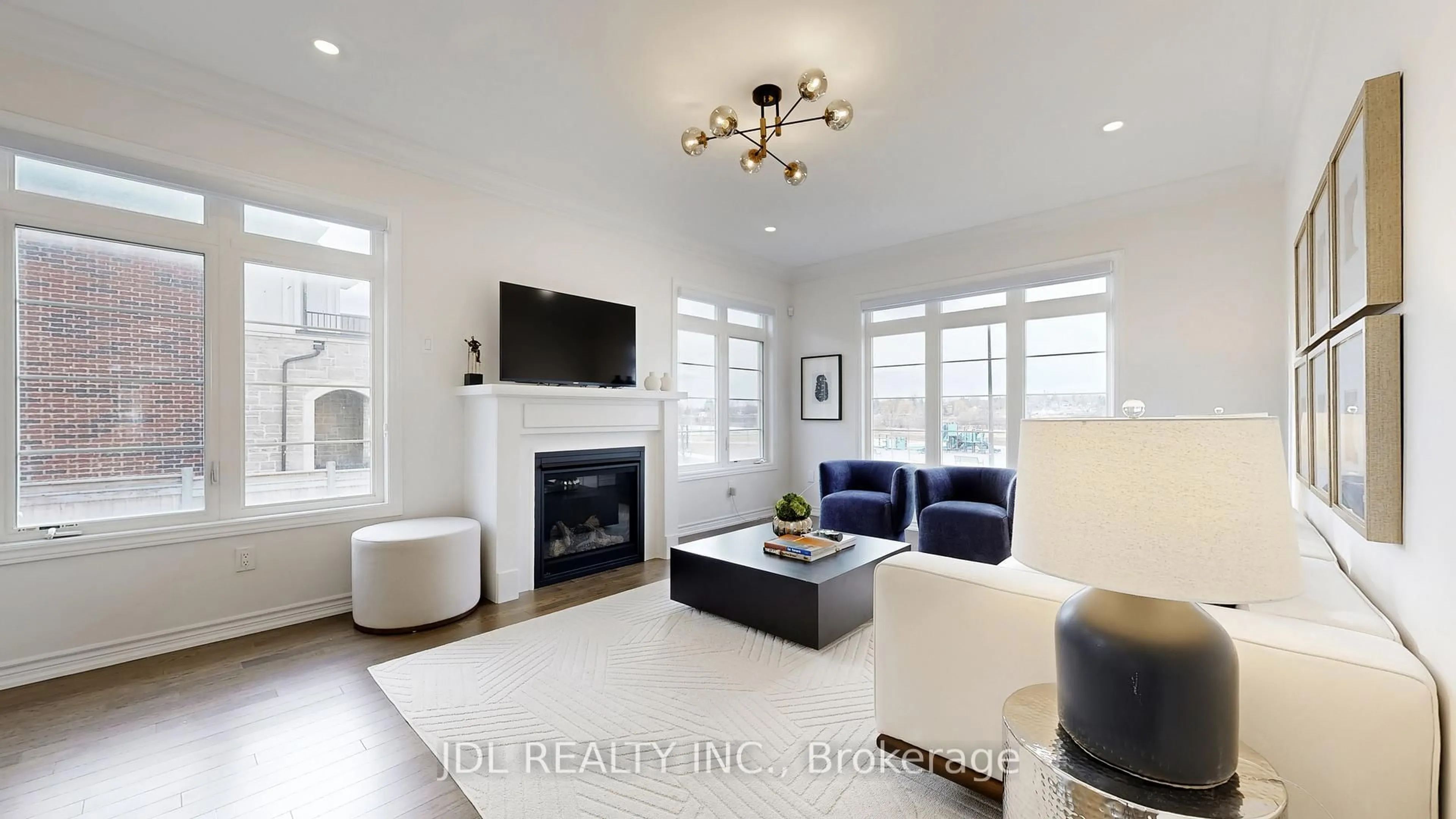 Living room with furniture, unknown for 56 Connell Dr, Georgina Ontario L4P 0J5