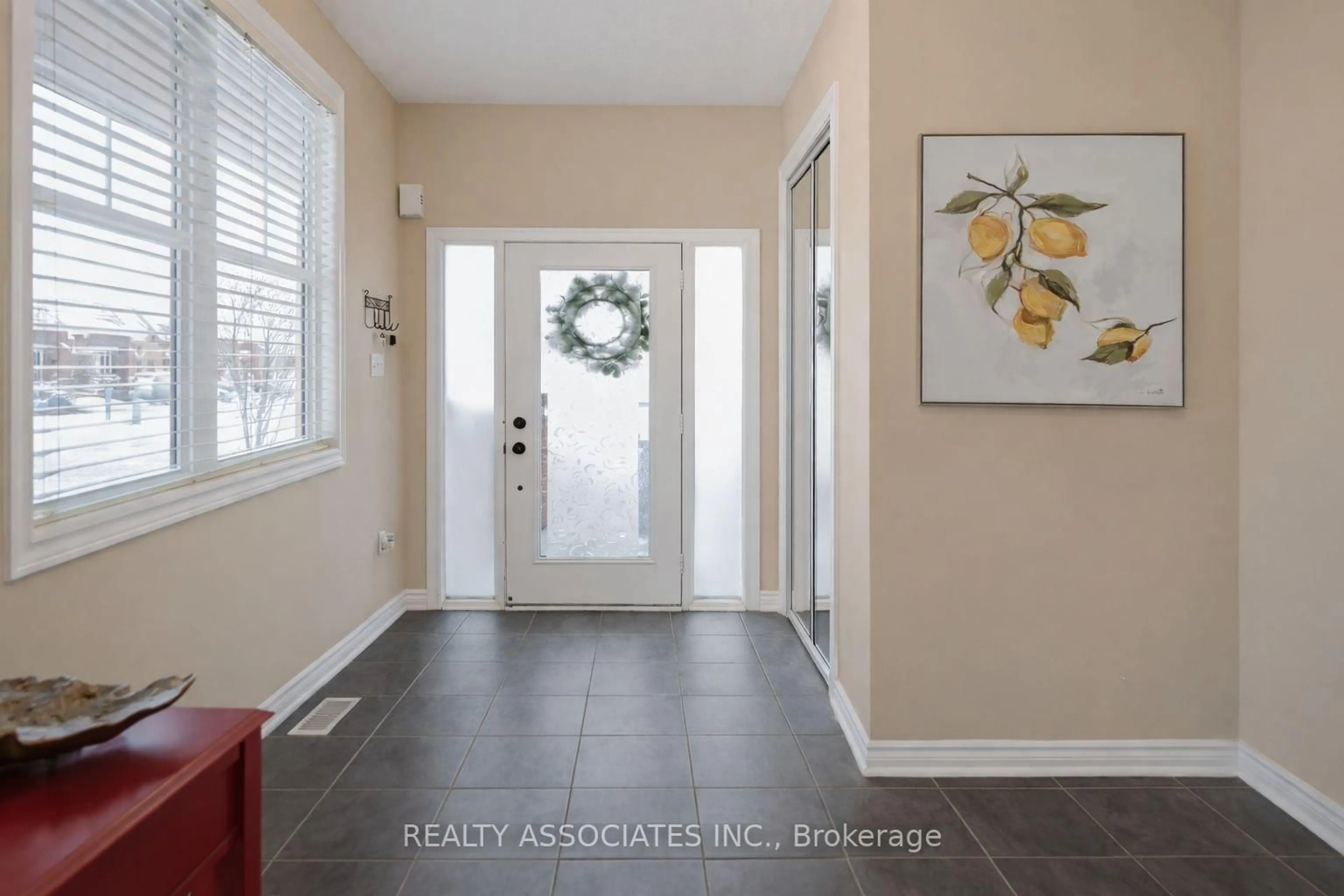 Indoor entryway for 19 Bearings Ave, Whitchurch-Stouffville Ontario L4A 0W6