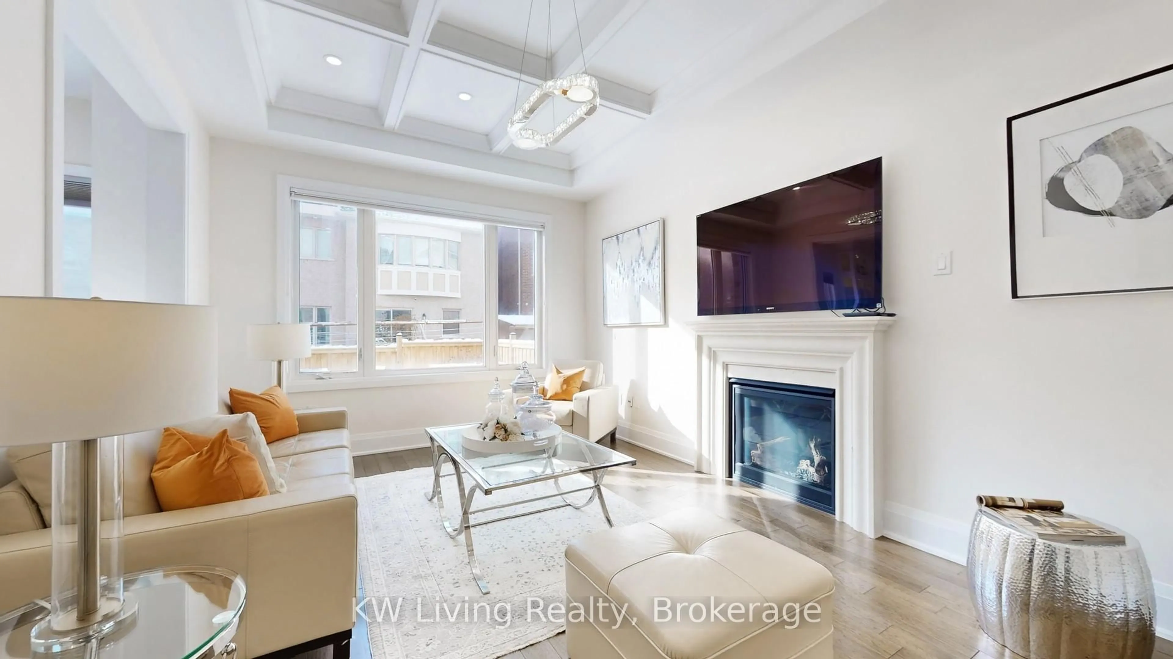 Living room with furniture, unknown for 92 Giardina Cres, Richmond Hill Ontario L4B 0G1