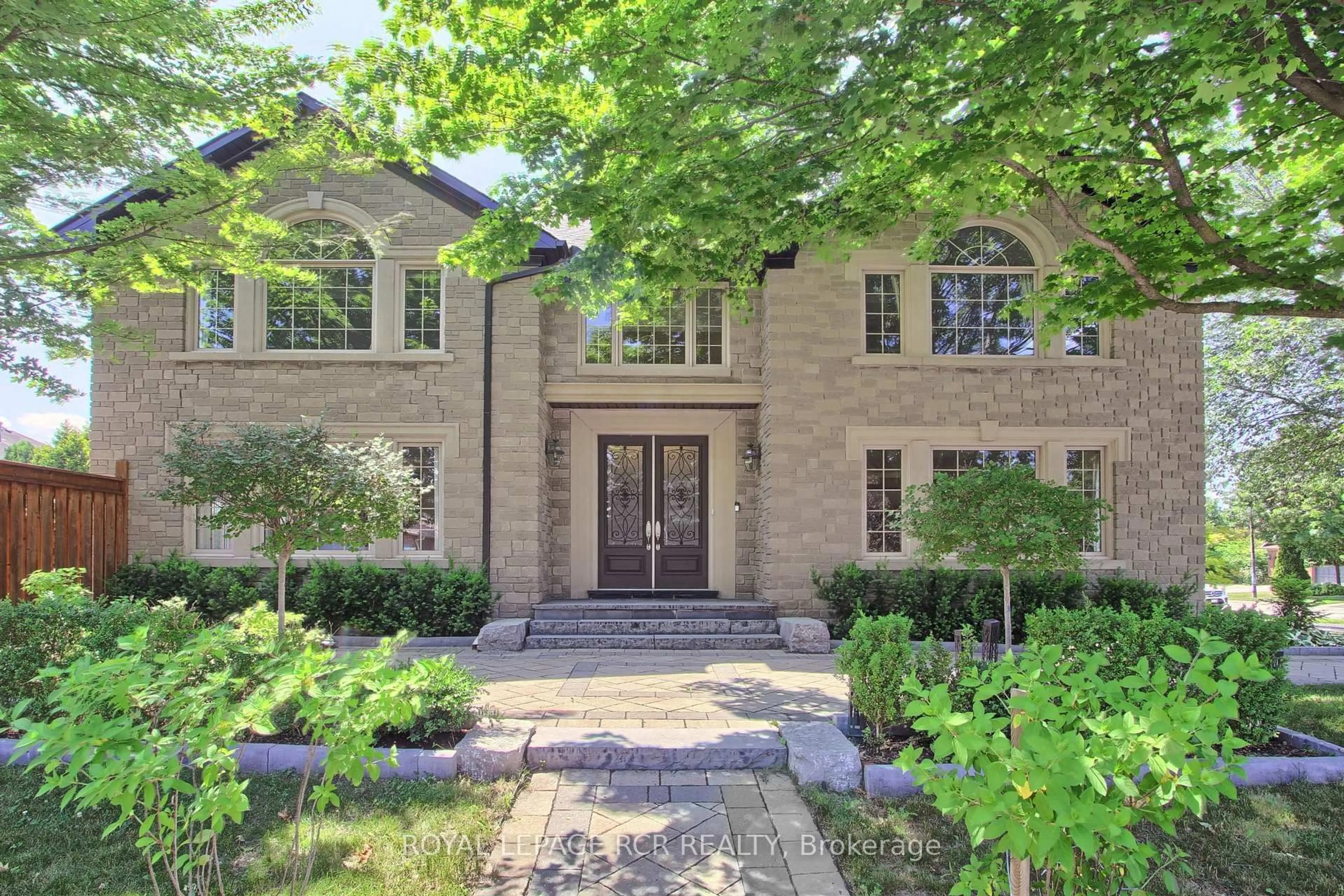 Home with brick exterior material, street for 646 Brooker Rdge, Newmarket Ontario L3X 1V7