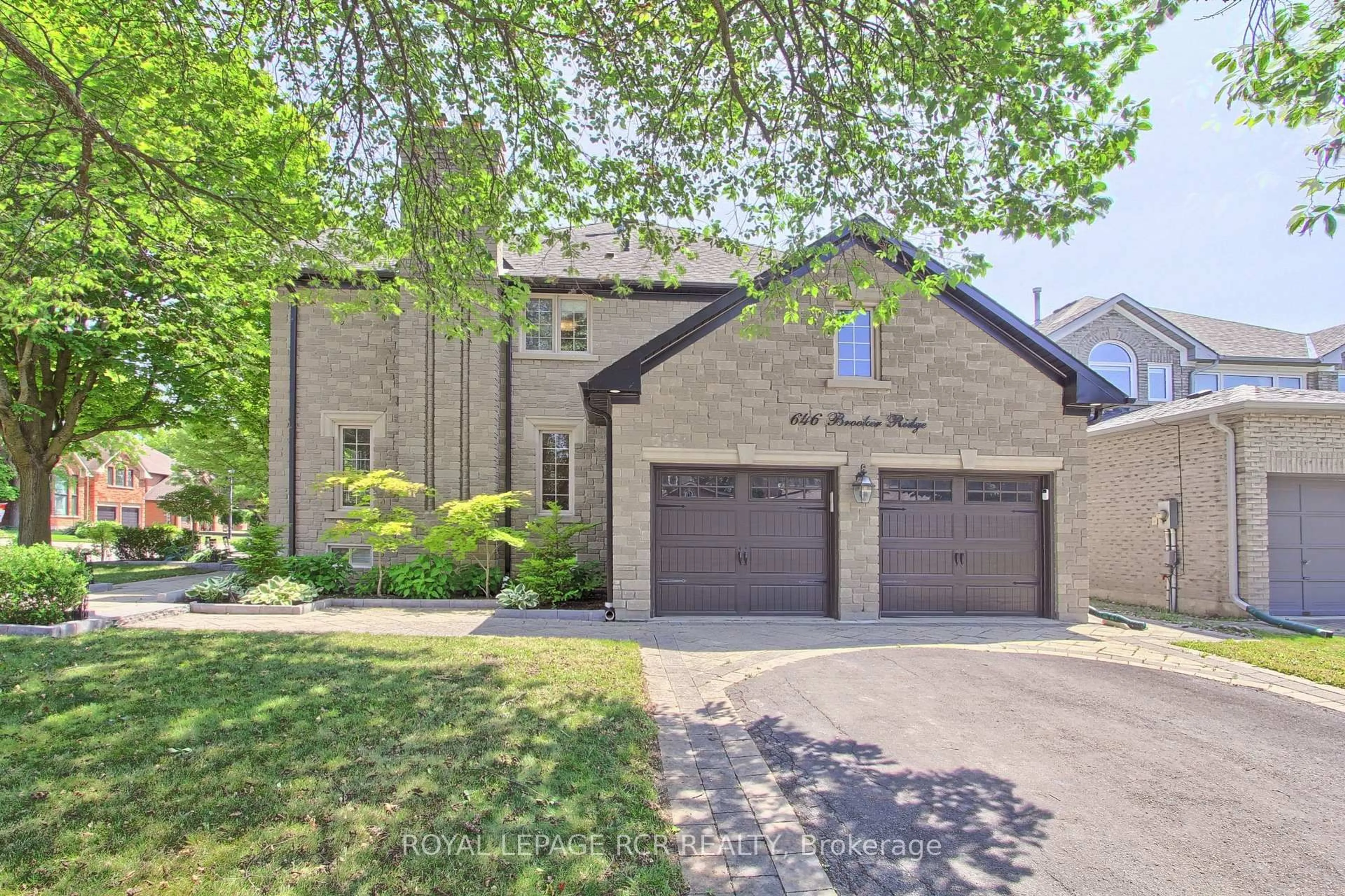 Home with brick exterior material, street for 646 Brooker Rdge, Newmarket Ontario L3X 1V7