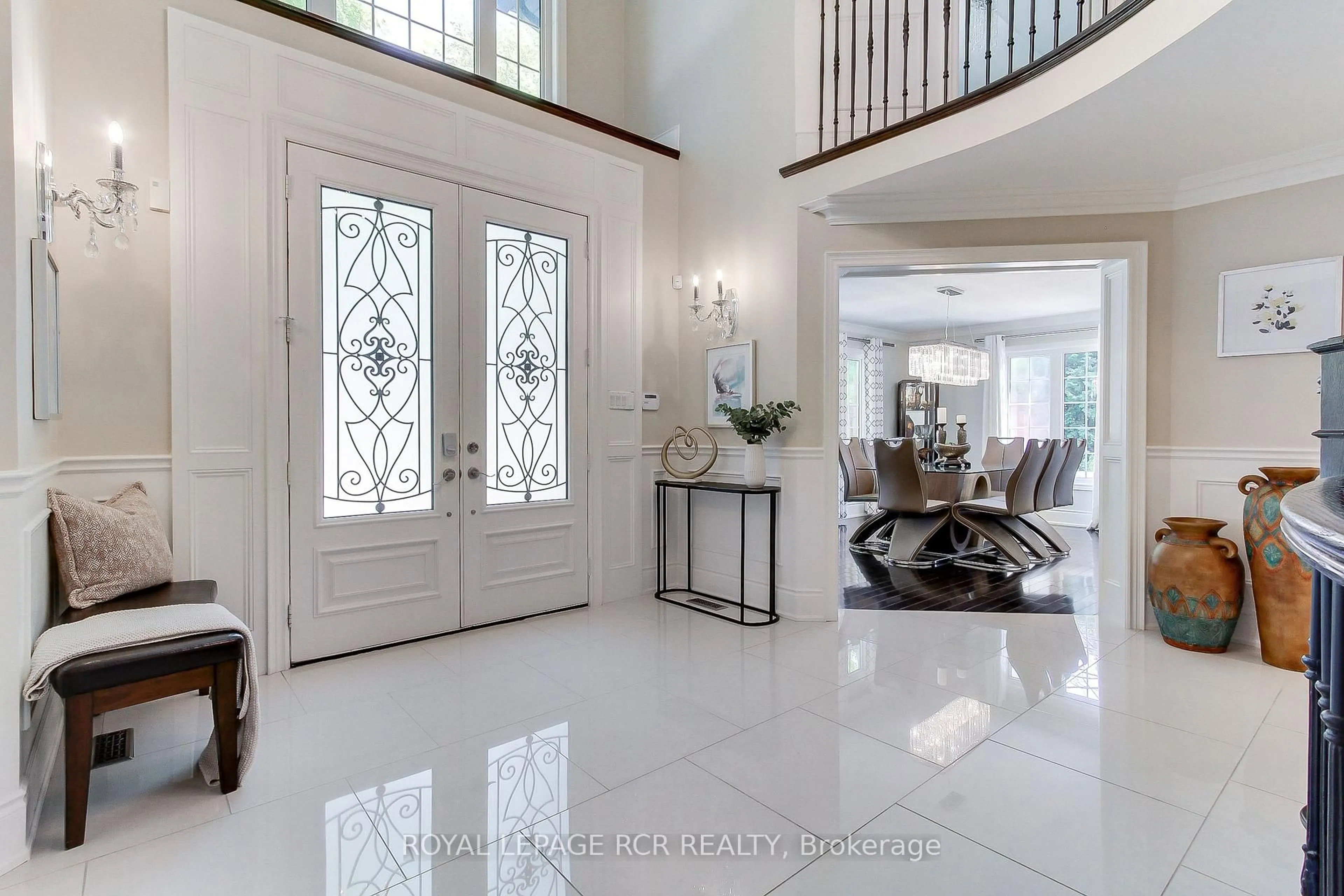 Indoor entryway for 646 Brooker Rdge, Newmarket Ontario L3X 1V7