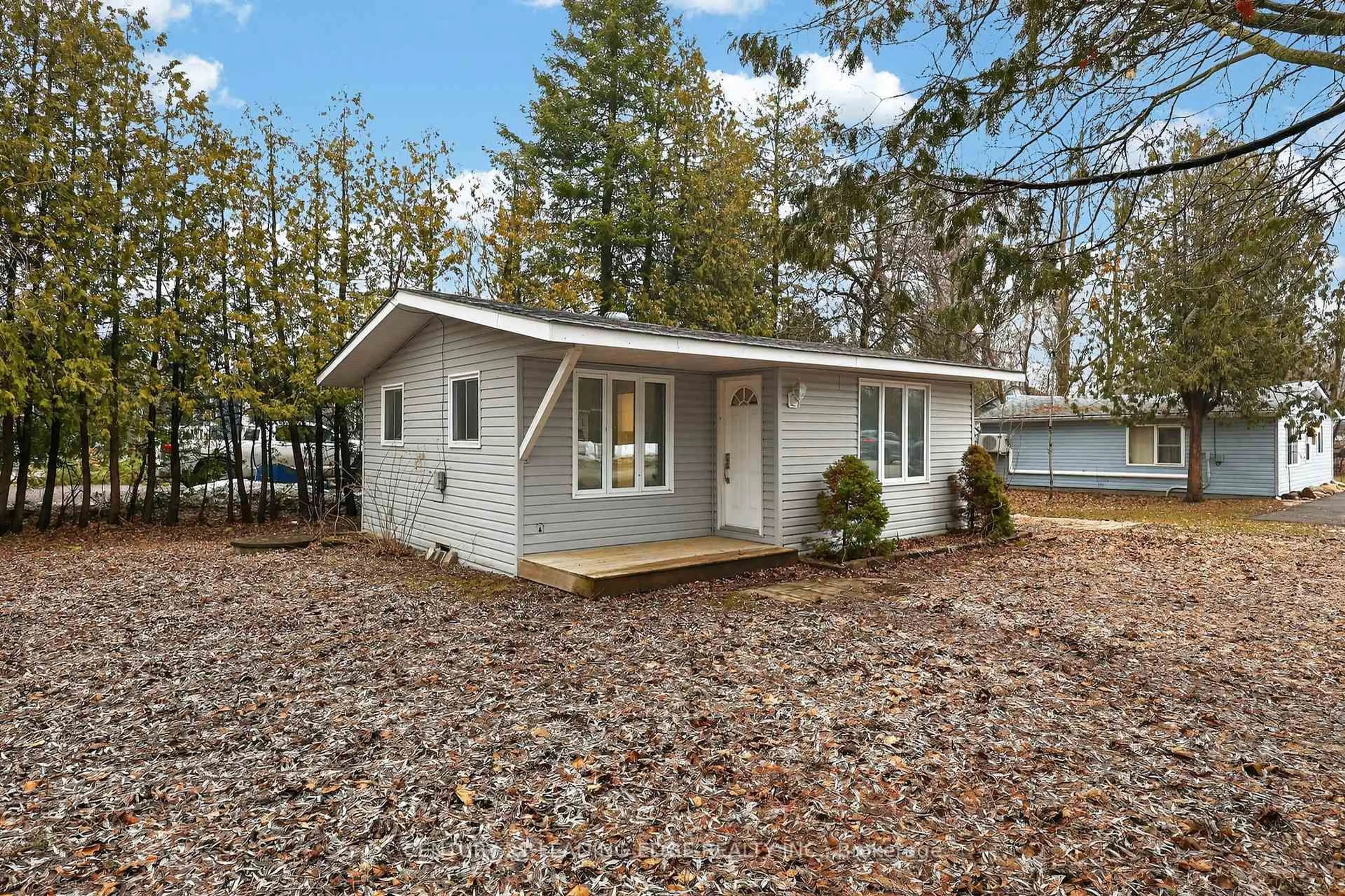 Home with vinyl exterior material, unknown for 2073 Kate Ave, Innisfil Ontario L9S 1Y3