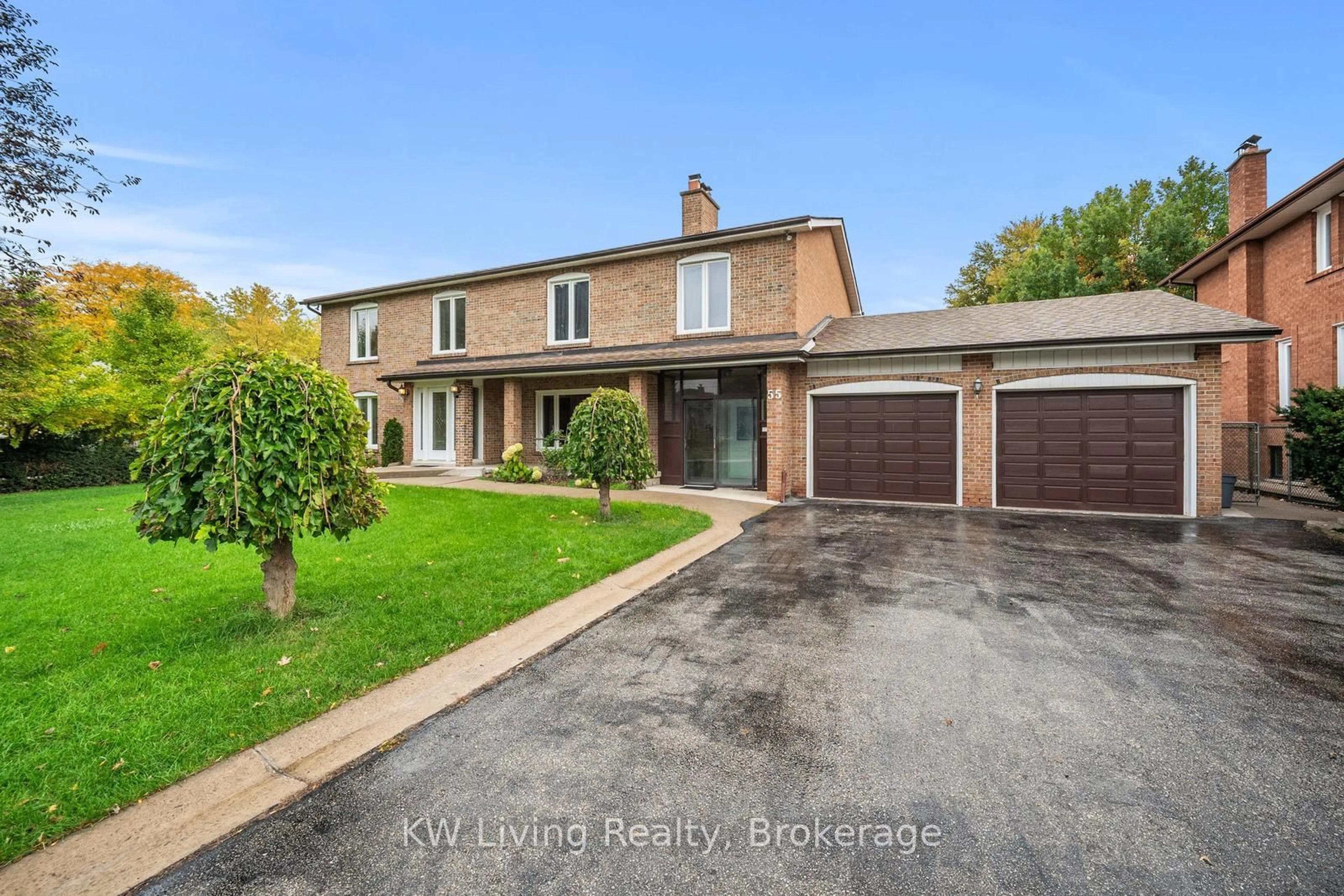 A pic from outside/outdoor area/front of a property/back of a property/a pic from drone, street for 55 Hillside Ave, Vaughan Ontario L4K 1W9