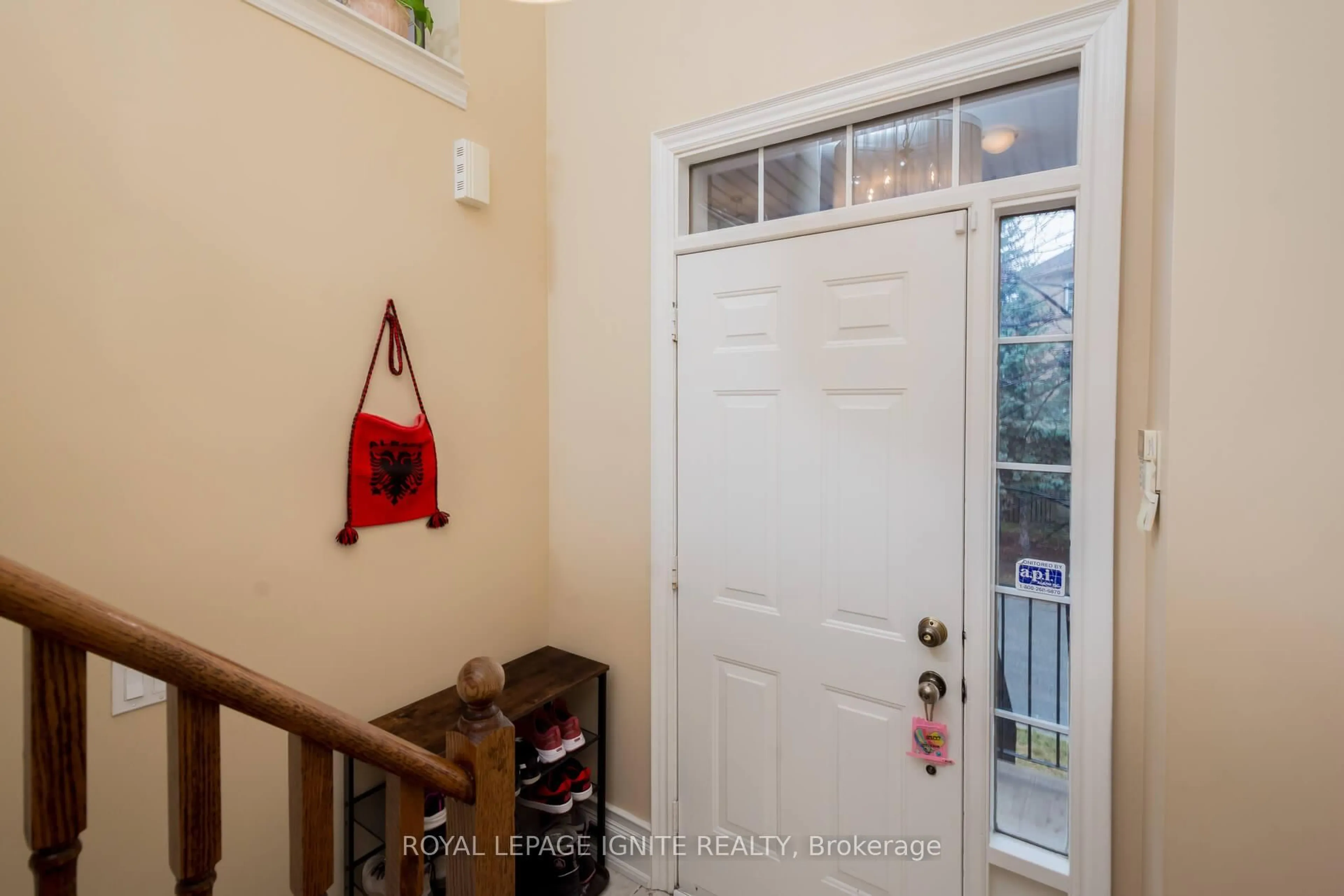 Indoor entryway for 19 Foxchase Ave #37, Vaughan Ontario L4L 9N1