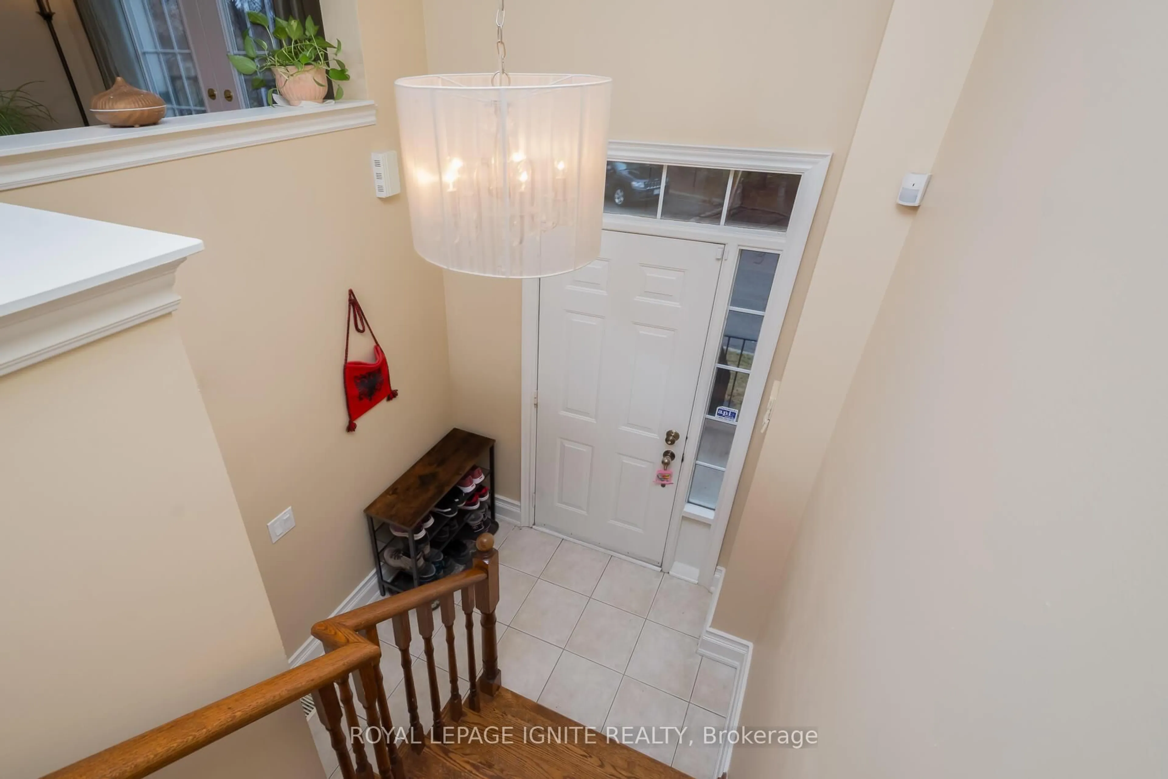 Indoor foyer for 19 Foxchase Ave #37, Vaughan Ontario L4L 9N1