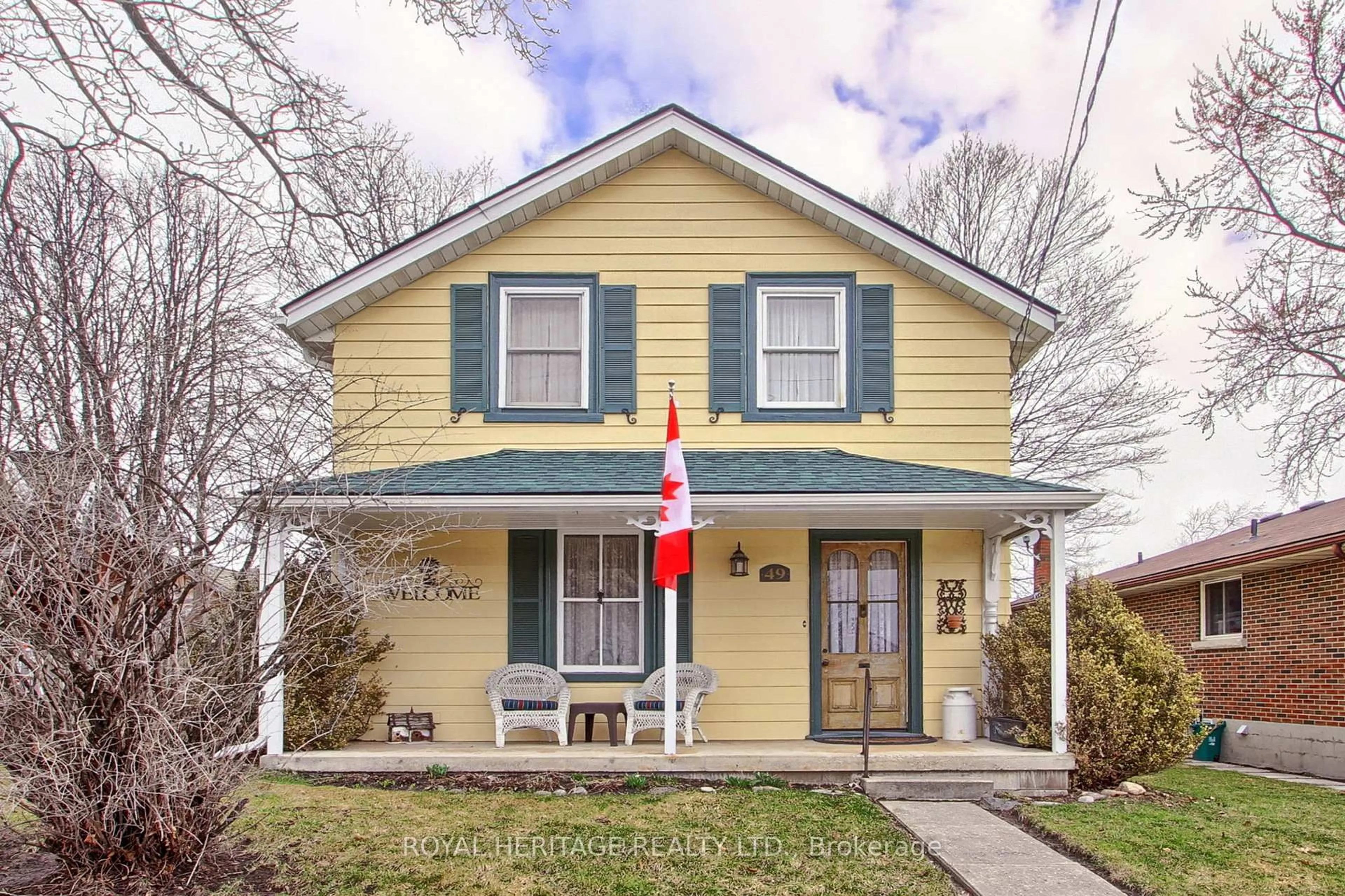 Home with vinyl exterior material, street for 49 John St, Bradford West Gwillimbury Ontario L3Z 1G3