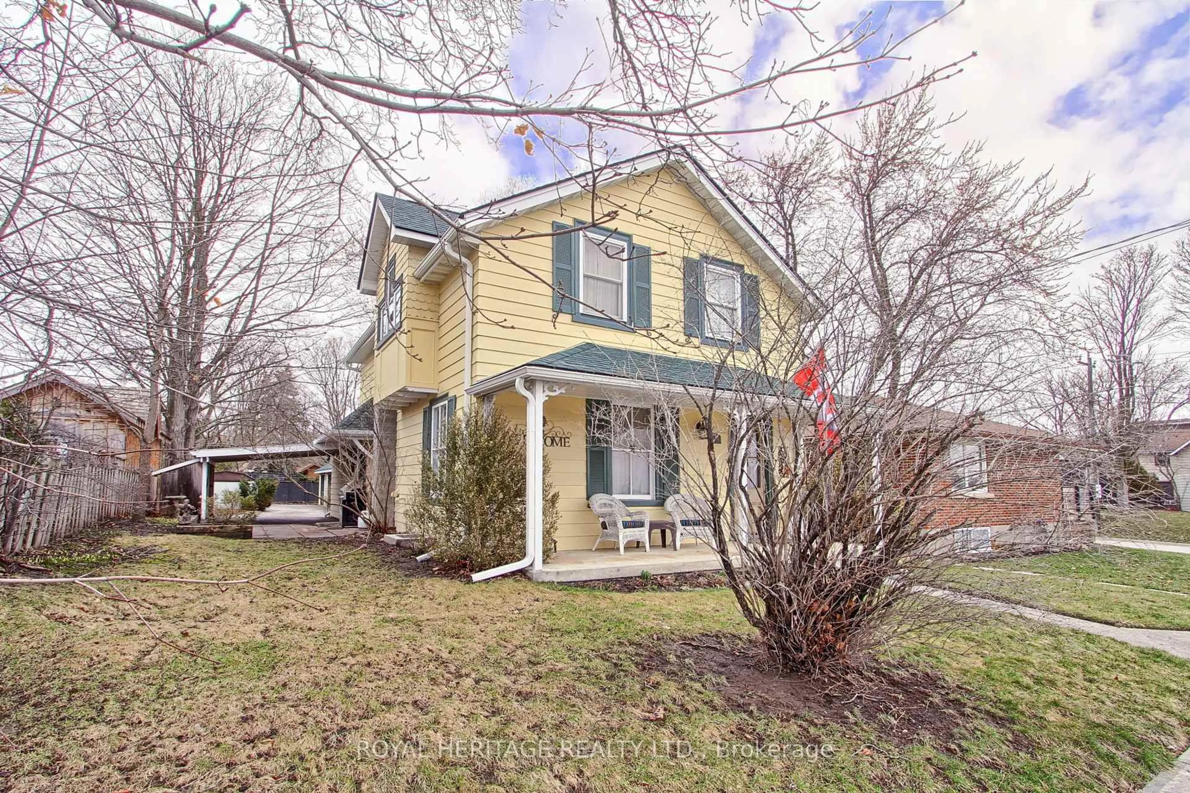 Home with vinyl exterior material, street for 49 John St, Bradford West Gwillimbury Ontario L3Z 1G3