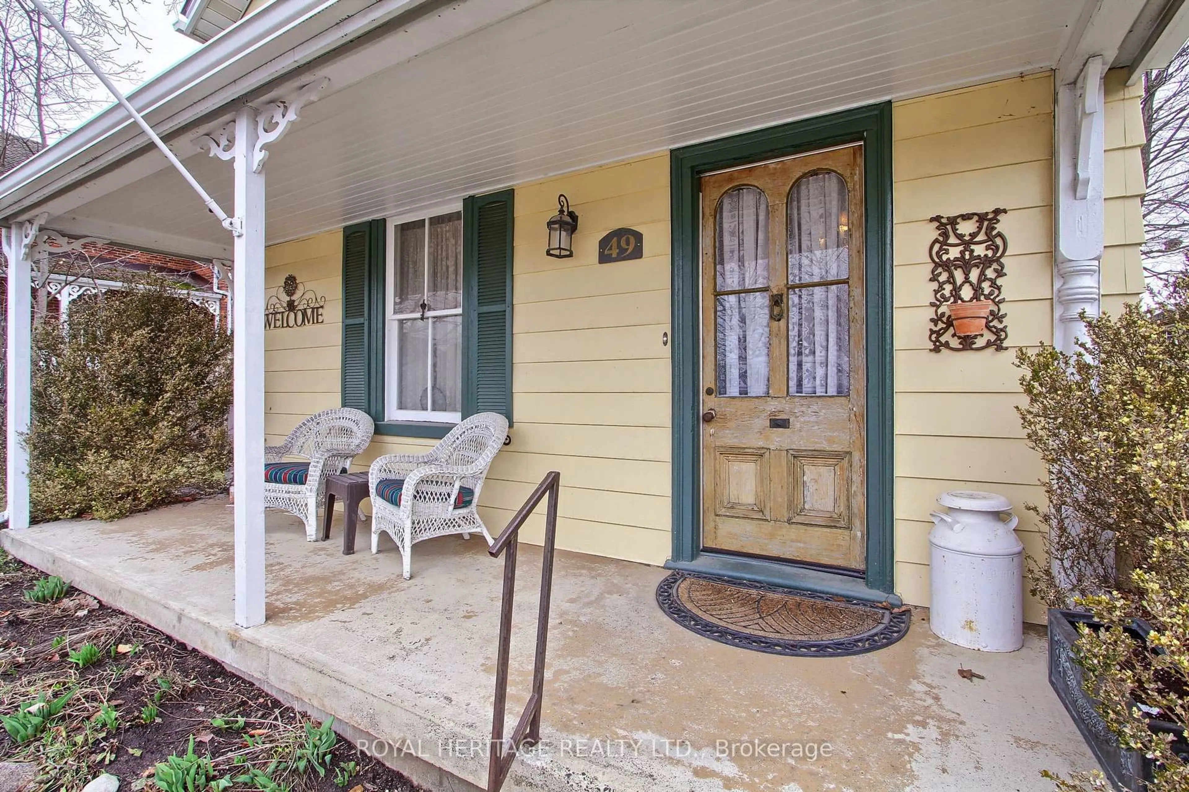 Patio, street for 49 John St, Bradford West Gwillimbury Ontario L3Z 1G3