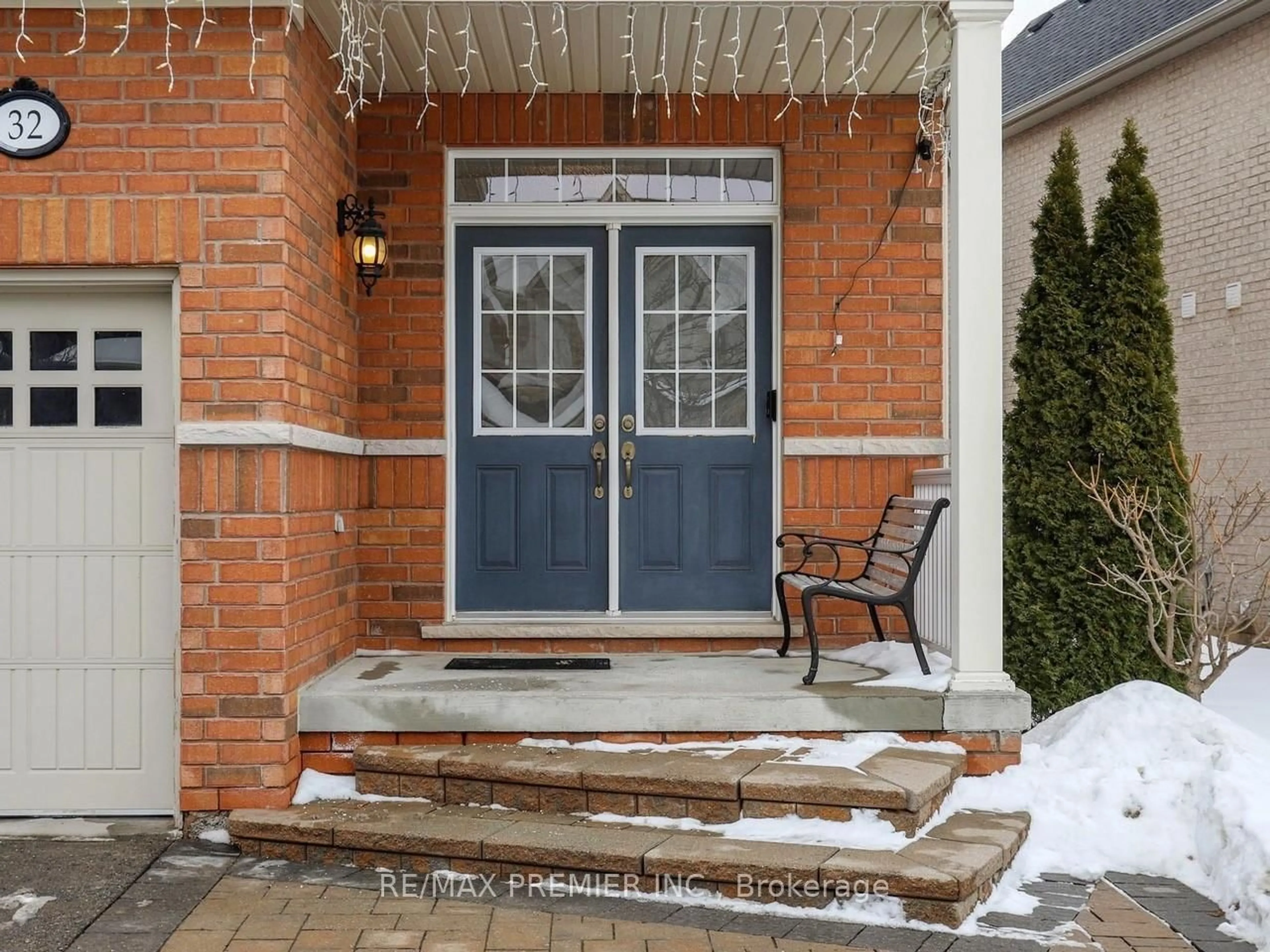 Indoor entryway for 32 Blue Grouse Rd, Vaughan Ontario L6A 4B9