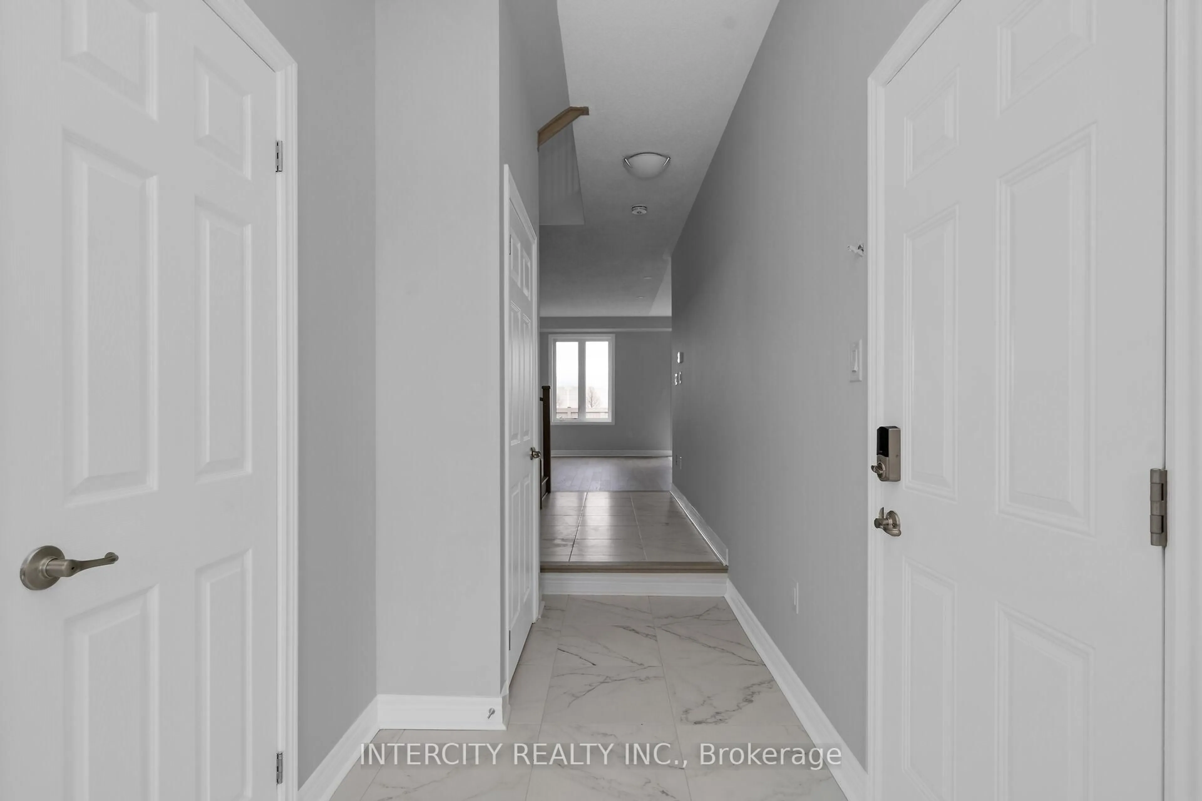 Indoor entryway for 182 Mumbai Dr, Markham Ontario L3S 0G5