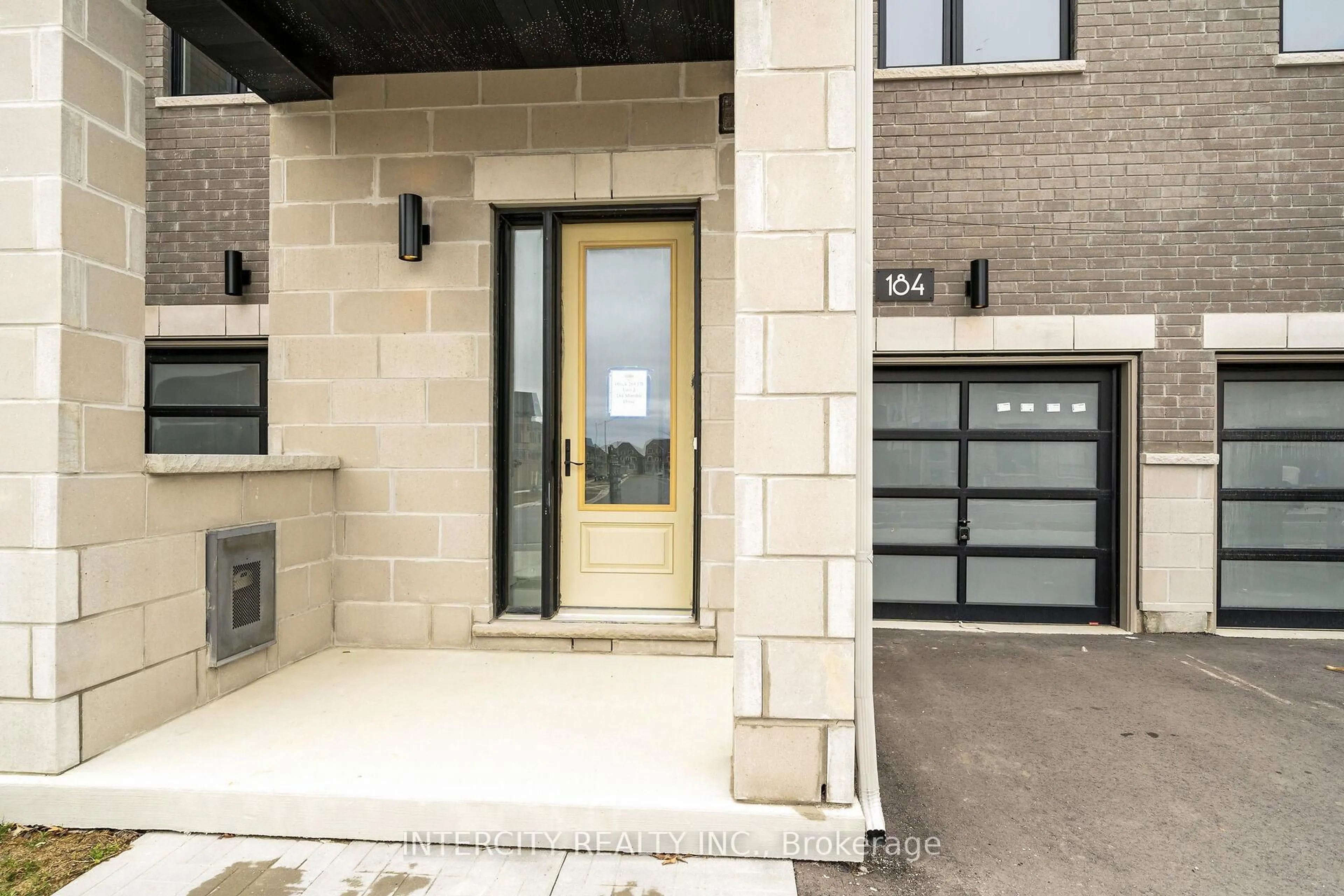 Indoor entryway for 184 Mumbai Dr, Markham Ontario L3S 0G5